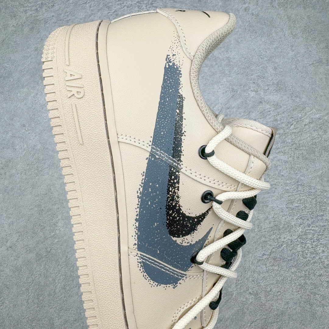 图片[6]-💰220 ＃S版 NK Air Force 1´07 Low 空军一号低帮百搭休闲运动板鞋 OW联名定制风格解构双钩喷墨 FD0660-100 柔软、弹性十足的缓震性能和出色的中底设计 横跨复古与现代的外型结合 造就出风靡全球三十多年的Force 1 直到今天还深受青睐 SIZE：36 36.5 37.5 38 38.5 39 40 40.5 41 42 42.5 43 44 44.5 45 编码：Sby2936090-运动鞋