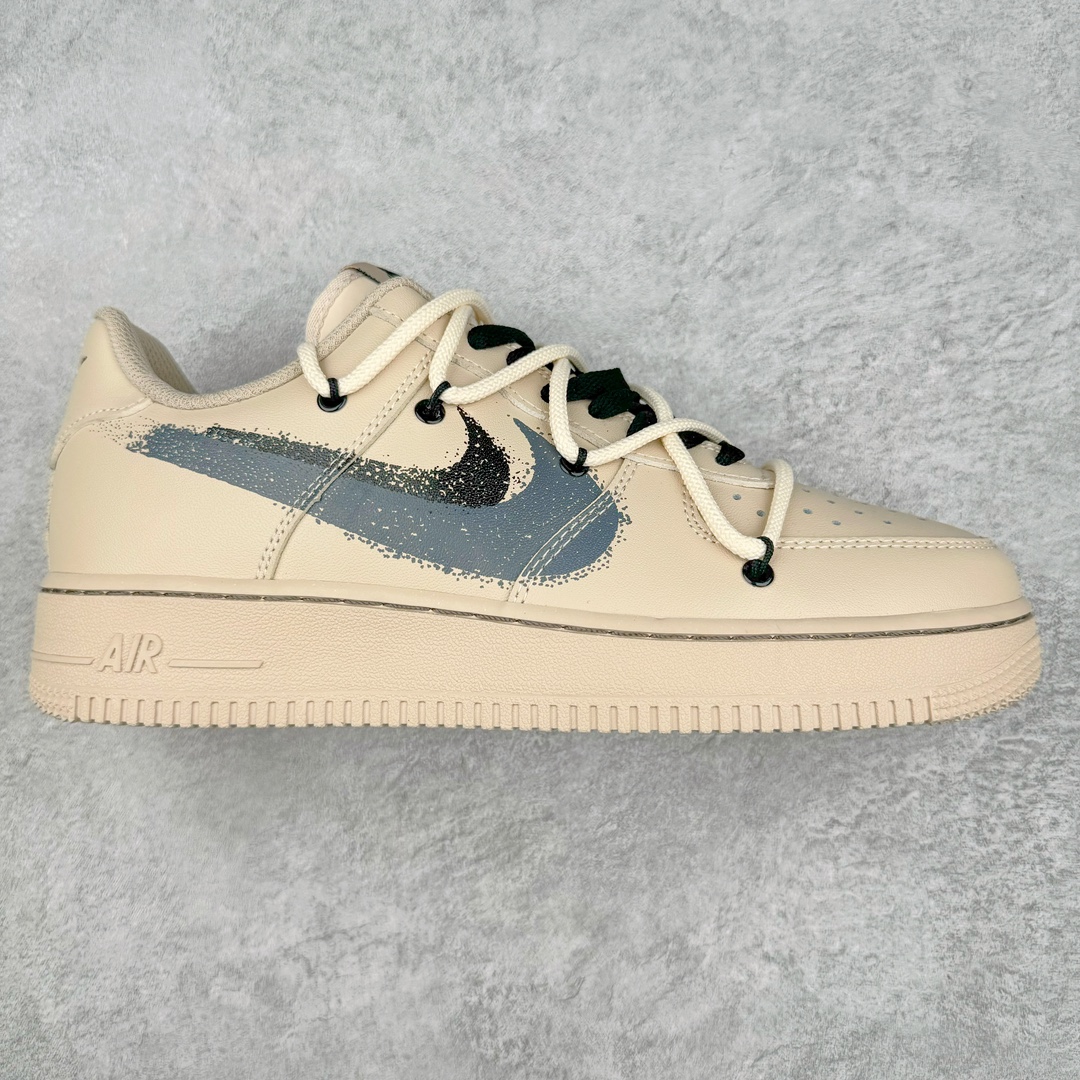 💰220 ＃S版 NK Air Force 1´07 Low 空军一号低帮百搭休闲运动板鞋 OW联名定制风格解构双钩喷墨 FD0660-100 柔软、弹性十足的缓震性能和出色的中底设计 横跨复古与现代的外型结合 造就出风靡全球三十多年的Force 1 直到今天还深受青睐 SIZE：36 36.5 37.5 38 38.5 39 40 40.5 41 42 42.5 43 44 44.5 45 编码：Sby2936090-运动鞋