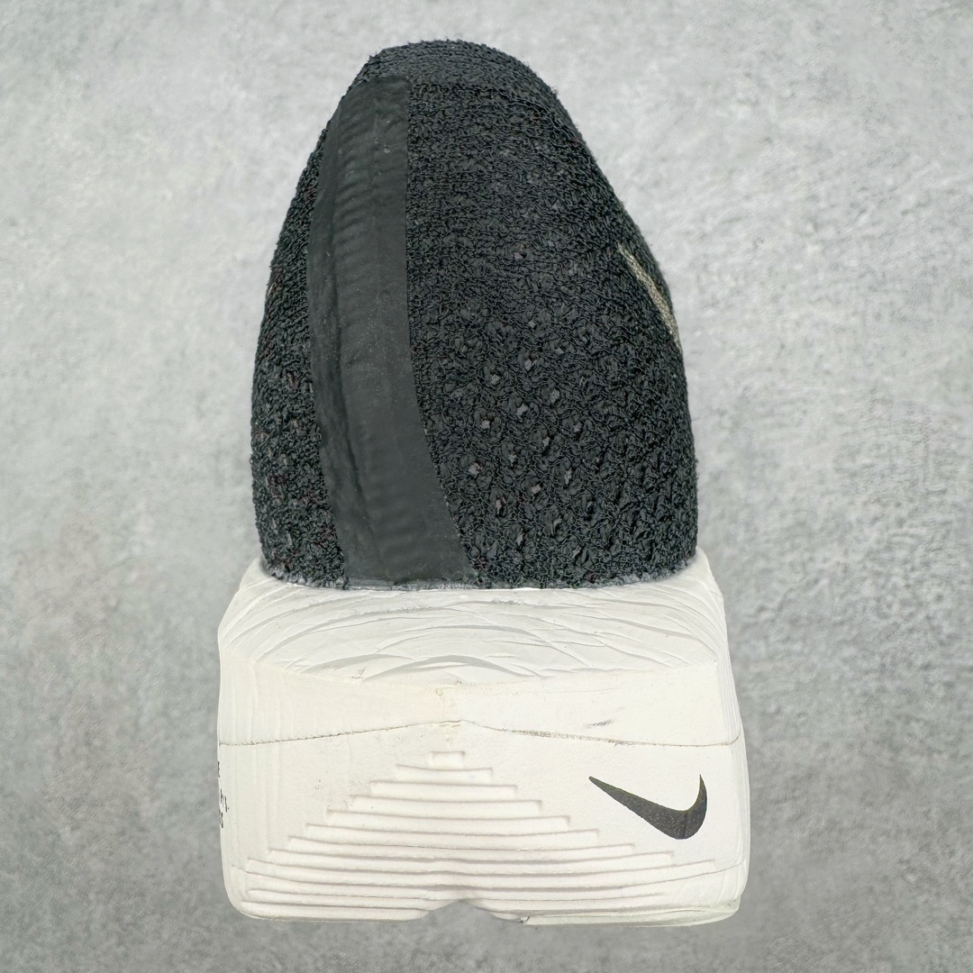 ＃纯原福利‼️
💰150 合作私
NK Zoom VaporFly Next 3% 编织飞线马拉松三代超级休运动跑鞋 泰光zp订单 真碳加持 保留了NK Systeml的突破性产品科技 且在这个基础上搭载了NK Flyknit鞋面 让这双为比赛竞速而打造的战靴更加轻盈、透气突破性的Zoom X泡棉带来NK跑步至今为止最为出色的能量回馈 
Size 详情看库存！
