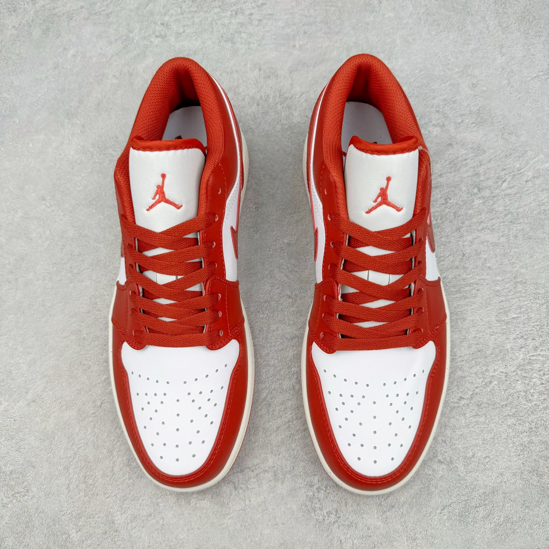 图片[2]-💰180 ＃K版 Air Jordan AJ1 Low 低帮 红白 FJ3459-160 全新流水线出品 DT版本唯一平替选择 市场第二梯队最强版 全部原鞋开发 原楦原纸板开发 全鞋电脑针车 原厂内置全掌气垫 原盒内在原标 唯一Zp原版鞋带绑法 免检产品 全新2022版型 全头层皮料 完美零毛边处理 原厂配置全掌气垫 价格定位良心 几十个配色陆续出货 SIZE：36 36.5 37.5 38 38.5 39 40 40.5 41 42 42.5 43 44 44.5 45 46 47.5 编码：by2936050-运动鞋