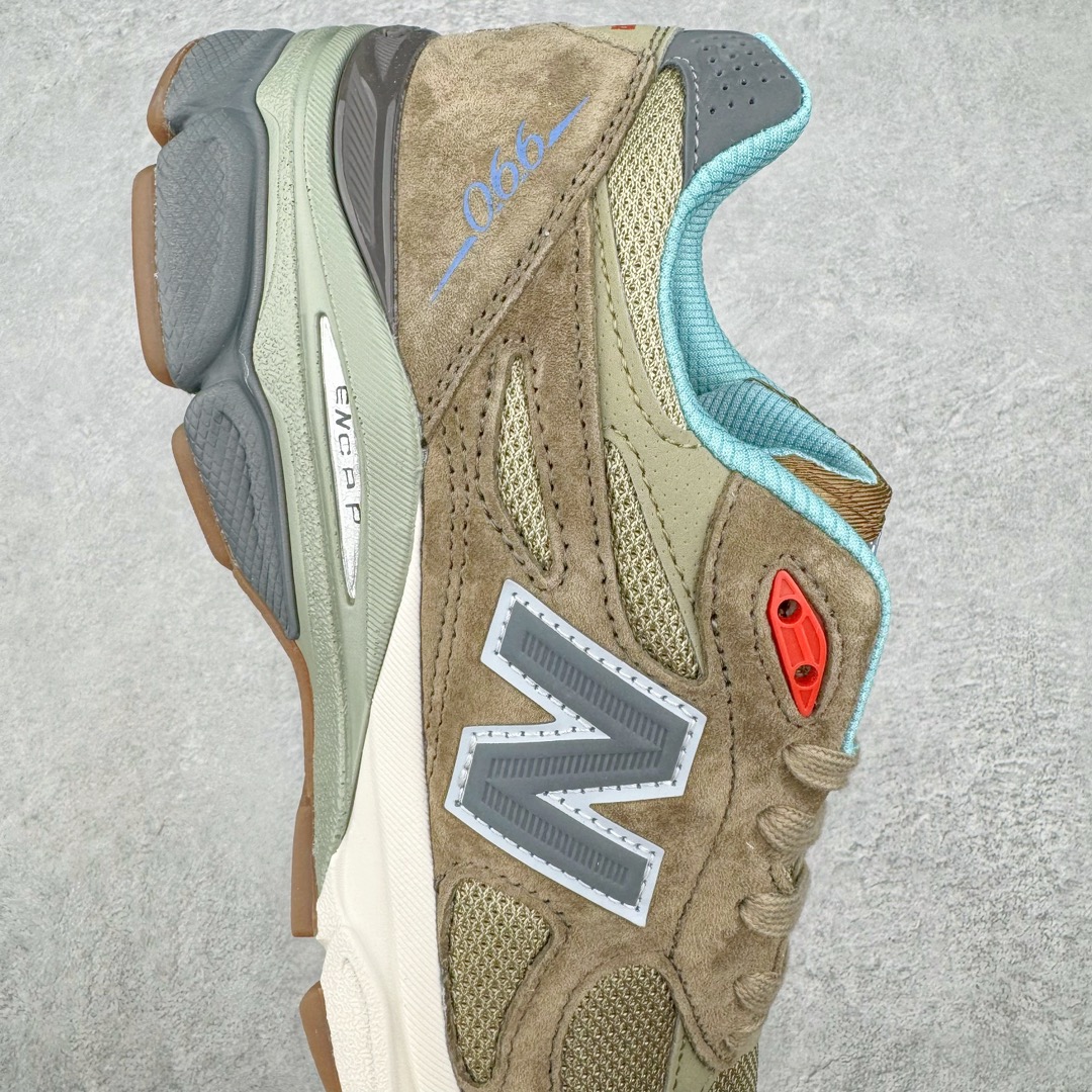 图片[6]-💰210 New Balance 新百伦NB992总统复古慢跑鞋 正确3M反光细节 原楦原纸版开发 正确6层组合底模精密开发 后跟透明TPU水晶装饰条稳固 沿用了引以为傲的跑鞋手工技艺 采用猪皮绒面并包裹局部透气网面的鞋身设计 菱网鞋舌上刻有New Balance USA 鞋面依旧身着经典的大热之灰 彰显了其高端的品质身份 尺码：36 37 37.5 38 38.5 39 40 40.5 41.5 42 42.5 43 44 45 编码：Jby2936080-运动鞋