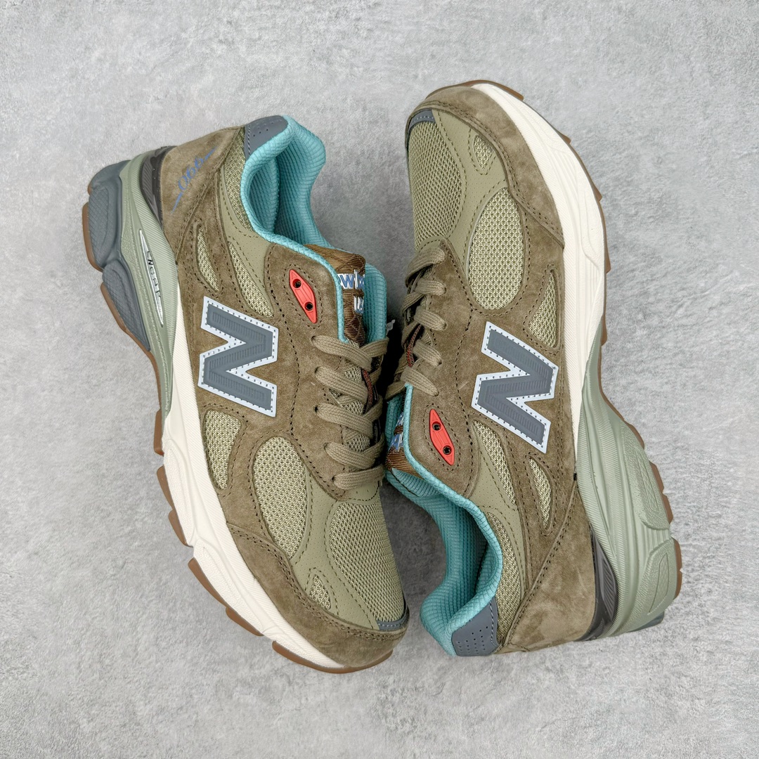 图片[3]-💰210 New Balance 新百伦NB992总统复古慢跑鞋 正确3M反光细节 原楦原纸版开发 正确6层组合底模精密开发 后跟透明TPU水晶装饰条稳固 沿用了引以为傲的跑鞋手工技艺 采用猪皮绒面并包裹局部透气网面的鞋身设计 菱网鞋舌上刻有New Balance USA 鞋面依旧身着经典的大热之灰 彰显了其高端的品质身份 尺码：36 37 37.5 38 38.5 39 40 40.5 41.5 42 42.5 43 44 45 编码：Jby2936080-运动鞋