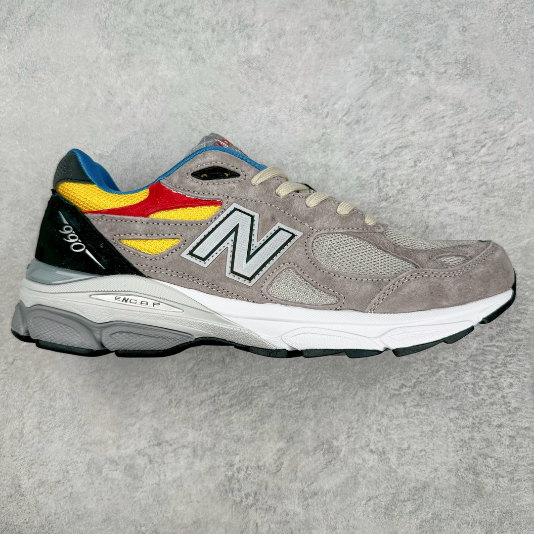 💰210 New Balance 新百伦NB992总统复古慢跑鞋 正确3M反光细节 原楦原纸版开发 正确6层组合底模精密开发 后跟透明TPU水晶装饰条稳固 沿用了引以为傲的跑鞋手工技艺 采用猪皮绒面并包裹局部透气网面的鞋身设计 菱网鞋舌上刻有New Balance USA 鞋面依旧身着经典的大热之灰 彰显了其高端的品质身份 尺码：36 37 37.5 38 38.5 39 40 40.5 41.5 42 42.5 43 44 45 编码：Jby2936080-运动鞋