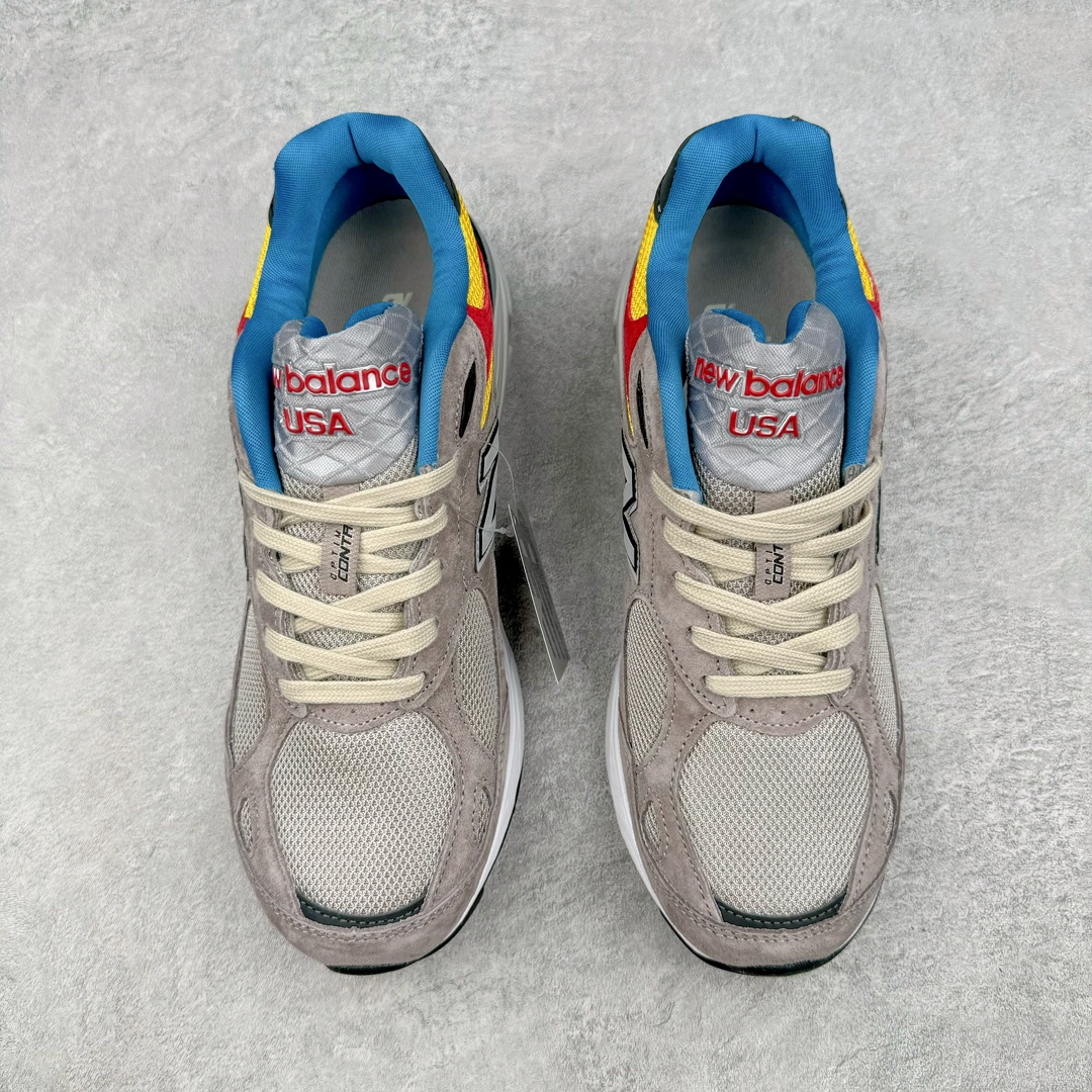 图片[2]-💰210 New Balance 新百伦NB992总统复古慢跑鞋 正确3M反光细节 原楦原纸版开发 正确6层组合底模精密开发 后跟透明TPU水晶装饰条稳固 沿用了引以为傲的跑鞋手工技艺 采用猪皮绒面并包裹局部透气网面的鞋身设计 菱网鞋舌上刻有New Balance USA 鞋面依旧身着经典的大热之灰 彰显了其高端的品质身份 尺码：36 37 37.5 38 38.5 39 40 40.5 41.5 42 42.5 43 44 45 编码：Jby2936080-运动鞋