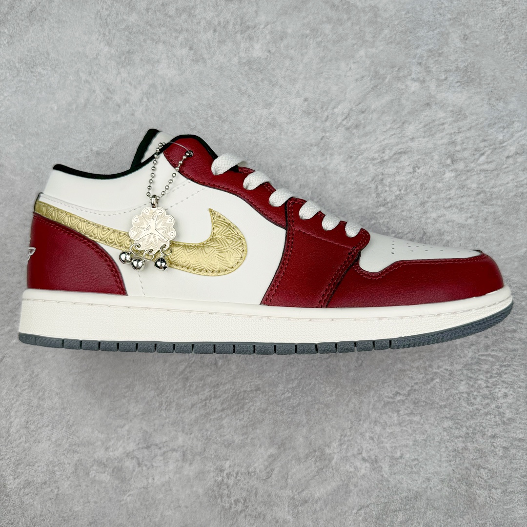 💰180 Air Jordan AJ1 Low 低帮 CNY龙年限定 白红金 FJ5735-100 全新流水线出品 DT版本唯一平替选择 市场第二梯队最强版 全部原鞋开发 原楦原纸板开发 全鞋电脑针车 原厂内置全掌气垫 原盒内在原标 唯一Zp原版鞋带绑法 免检产品 全新2022版型 全头层皮料 完美零毛边处理 原厂配置全掌气垫 价格定位良心 几十个配色陆续出货 SIZE：36 36.5 37.5 38 38.5 39 40 40.5 41 42 42.5 43 44 44.5 45 46 47.5 编码：Sby2936050-运动鞋