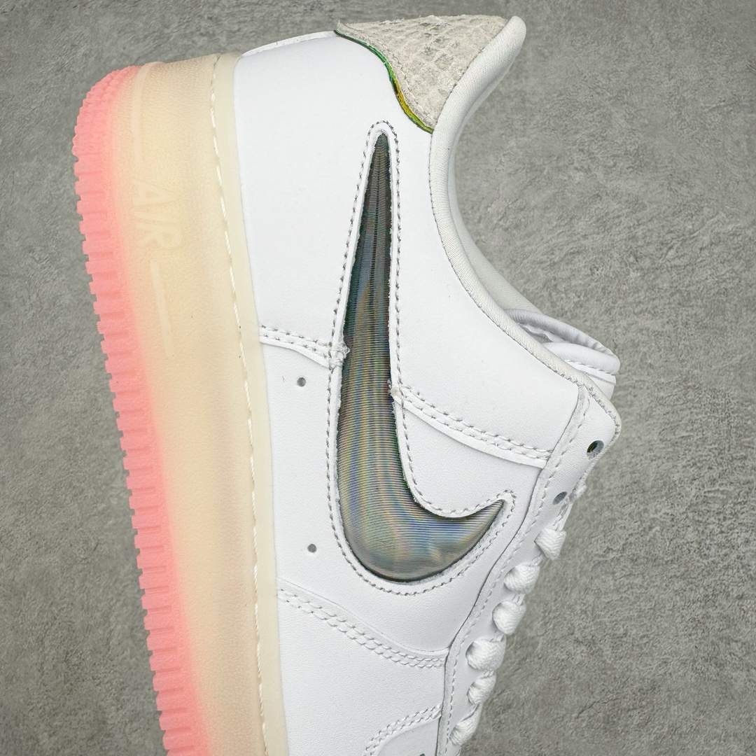 图片[6]-💰140 ＃福利特价‼NK Air Force 1\’07 Low LX\”Year of the Dragon\”空军一号经典低帮百搭休闲运动板鞋“龙年白水蜜桃粉”FZ5741-191 整体色调以粉色搭配米白示人，鞋侧 Swoosh 与后跟则辅以龙鳞纹理点缀。细看鞋舌 Just Do It 字样，D 改为龙形态的刺绣呈现，鞋带扣还额外加入珠宝元素装饰，进一步营造东方优雅的华丽气质。目前这款Air Force 1 Low “Year of the Dragon” 确定将于明年 1 月初登场，除此之外，还有一款同样构色方案的Dunk Low LX一并现身。而除此之外，科比战靴是否会再度出现在今年的龙年 CNY 系列中，不妨拭目以待吧！尺码：36 36.5 37.5 38 38.5 39 40 40.5 41 42 42.5 43 44 44.5 45 编码：Sby2936010-运动鞋