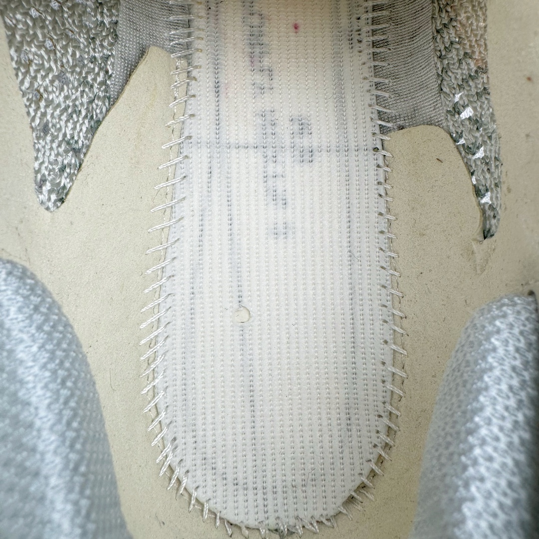 ＃纯原福利‼️
💰150 合作私
NK Zoom VaporFly Next 3% 编织飞线马拉松三代超级休运动跑鞋 泰光zp订单 真碳加持 保留了NK Systeml的突破性产品科技 且在这个基础上搭载了NK Flyknit鞋面 让这双为比赛竞速而打造的战靴更加轻盈、透气突破性的Zoom X泡棉带来NK跑步至今为止最为出色的能量回馈 
Size 详情看库存！

