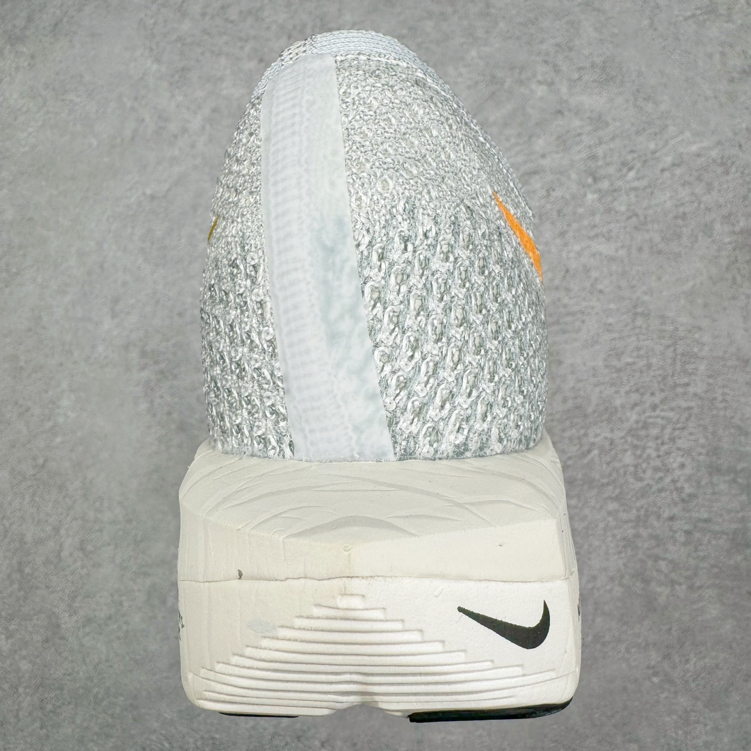 ＃纯原福利‼️
💰150 合作私
NK Zoom VaporFly Next 3% 编织飞线马拉松三代超级休运动跑鞋 泰光zp订单 真碳加持 保留了NK Systeml的突破性产品科技 且在这个基础上搭载了NK Flyknit鞋面 让这双为比赛竞速而打造的战靴更加轻盈、透气突破性的Zoom X泡棉带来NK跑步至今为止最为出色的能量回馈 
Size 详情看库存！
