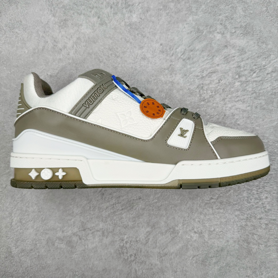 💰490 ＃ZS纯原 Louis Vuitton Trainer lv时装走秀运动鞋 做旧系列 市场所有版本中综合最强的货品 GD实力大厂出品  全网最全配色更新最快 最成熟的做工稳定的品控  完美鞋型超高的清洁度 零毛边线头瑕疵 全套原楦原纸版原鞋开模 全网最具灵魂的版型 正确原装黄色鞋盒 正确中底印花 鞋面印花3D高频深度立体 全鞋电脑针车 紧密相连 针距密度一致 环保乳胶注塑鞋垫 厚度脚感还原原版 皮面裁剪部位 统一油边封口工艺 原装橡胶大底含胶量大底组合零偏差 专柜全套包装 防尘袋 说明书 质保卡 男女鞋 尺码：35 36 37 38 39 40 41 42 43 44 45 编码：yby5936060-运动鞋