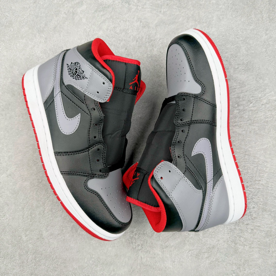 图片[3]-💰230 ＃DT纯原 Air Jordan AJ1 Mid 中帮 灰黑 DQ8426-006 终端优势供应 市面中低帮最具代表性版本没有之一 口碑大厂出品 品控大底版型不断改良更新 全套原纸板楦头开发 确保原汁原味 完美呈现版型 完美零毛边处理 原厂内置全掌气垫 价格定位良心 平台专用代工流水线出品 一眼公司既视感 拿到手的一瞬间就与众不同 碾压市面所有版本 全部原鞋开发 每一个配色都会采购原鞋确认细节 打破市面看图做货无好货之说 SIZE：40 40.5 41 42 42.5 43 44 44.5 45 46 编码：by3936000-运动鞋