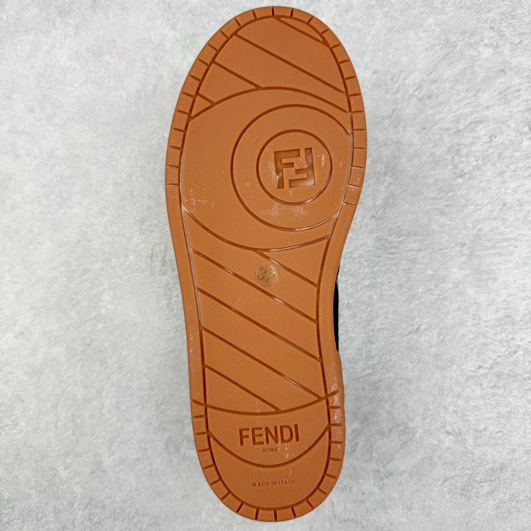 图片[9]-＃S版纯原 FENDI 芬迪 Match sneaters低帮运动鞋 独家定制 全身20几个细节点全部做到一致还原 吊打市面所有版本 独家原装套装配件官方同源 渠道原装订单 全套专柜包装物及配件#鞋底嵌入核心防伪芯片感应装置 FENDI芬迪match最新爆款情侣款运动鞋板鞋原版购入 高工艺无缝细空胶技术 贴楦误差0.05mm,鞋底采用固特异内外锁死工艺 最大限度弯折永不开胶 原鞋一致效果环保无味 鞋面采用麂皮和皮革拼接组合 logo内里采用毛巾绒里 上脚超级柔软 轻便 舒适搭配卫衣 尺码：35 36 37 38 39 40 41 42 43 44 45-选品中心