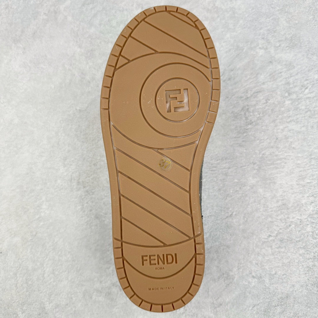 图片[9]-＃S版纯原 FENDI 芬迪 Match sneaters低帮运动鞋 独家定制 全身20几个细节点全部做到一致还原 吊打市面所有版本 独家原装套装配件官方同源 渠道原装订单 全套专柜包装物及配件#鞋底嵌入核心防伪芯片感应装置 FENDI芬迪match最新爆款情侣款运动鞋板鞋原版购入 高工艺无缝细空胶技术 贴楦误差0.05mm,鞋底采用固特异内外锁死工艺 最大限度弯折永不开胶 原鞋一致效果环保无味 鞋面采用麂皮和皮革拼接组合 logo内里采用毛巾绒里 上脚超级柔软 轻便 舒适搭配卫衣 尺码：35 36 37 38 39 40 41 42 43 44 45-选品中心