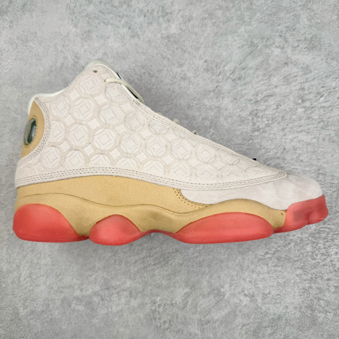 💰280 ＃外贸版 Air Jordan AJ13 “CNY” 中国年铜钱 货号：CW4409-100 原楦原纸板开发 原汁原味13代鞋型 进口真3D猫眼 用料绝不含糊 原盒原配 平台外单特供 极限压缩成本 最直接的单价 SIZE：40 40.5 41 42 42.5 43 44 44.5 45 45.5 46 47.5 编码：Hby3936050-运动鞋