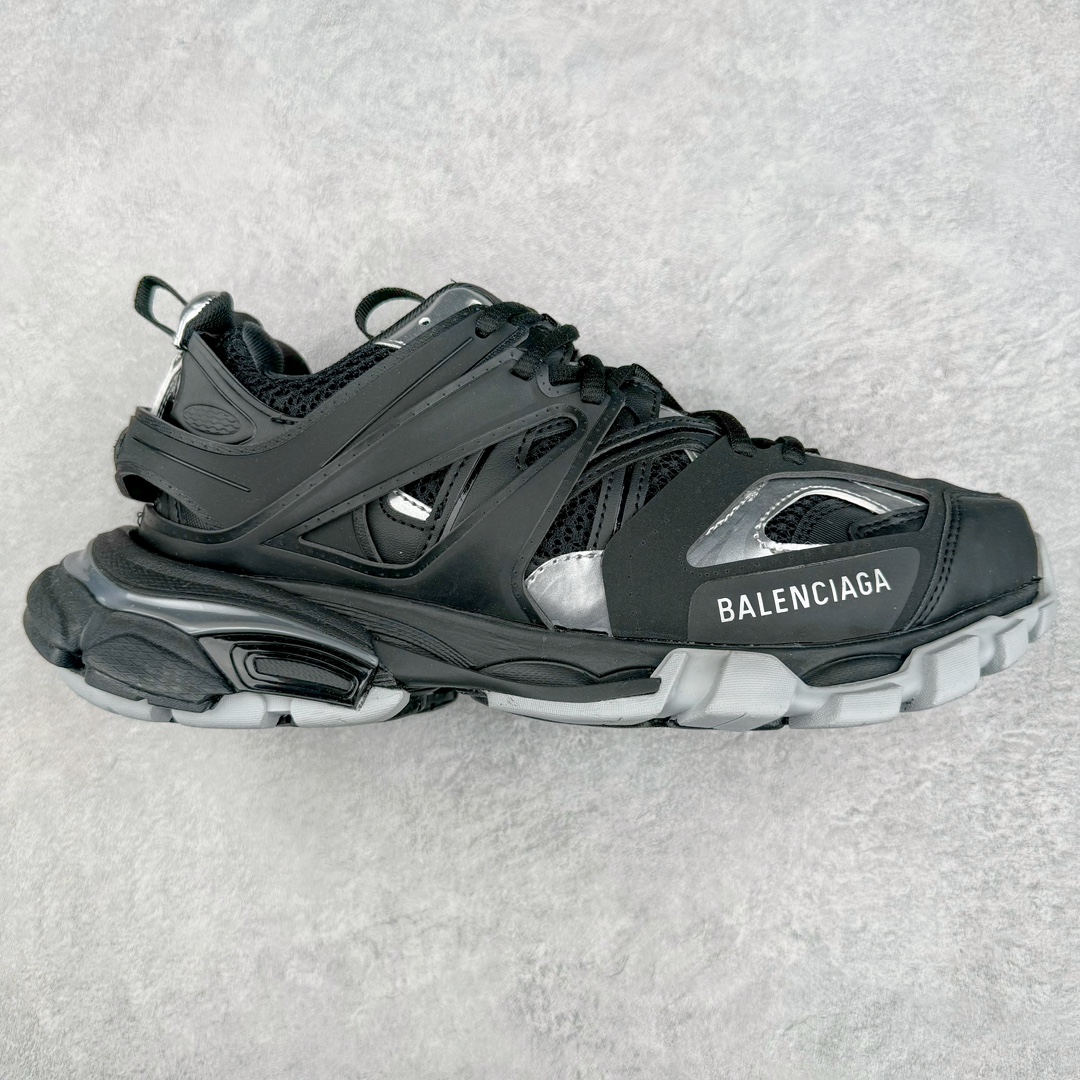 图片[3]-＃VG零售版 BALENCIAGA Track 巴黎世家三代复古老爹鞋 全套原纸板楦头开发 最原汁原味的灵魂版型 全鞋荧光划线卡点 胶水把控整洁度追求极致完美 每一双都是工艺品 多重QC质检 超越公司货的品控标准 实实在在的免检产品 原盒原配 正确字体电绣 粗细、位置、大小正确 侧边TPU 透气孔匹配意产原版 正确气垫分离大底 TPU软底 原版一致大底LOGO 立体感十足 原厂皮料水洗做旧 采购原厂网纱 该款鞋采用网眼布和尼龙制成 不含皮革 鞋舌饰有Track.2橡胶品牌标识 外侧饰有橡胶品牌标识 泡沫后帮压印品牌标识 外底正面压印BB标识 由176块饰片拼接而成的铰接式鞋面 侧面配金属质感网眼布 内面配有额外金属光泽饰件 包含1副鞋带和1副备用鞋带 后帮配有拉环鞋提 动态鞋底设计 为双脚带来后续的助力 正常尺码 尺码：35 36 37 38 39 40 41 42 43 44 45 46-选品中心