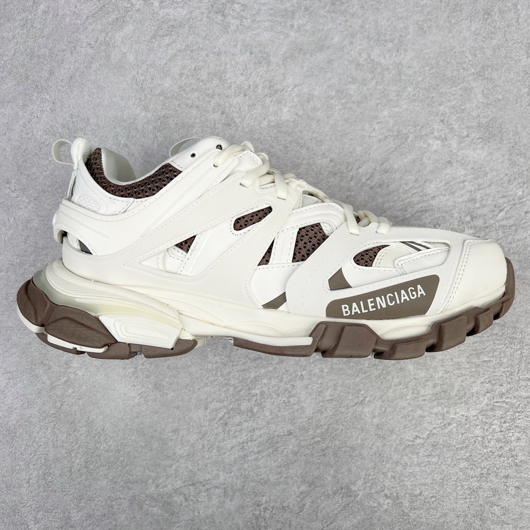 图片[5]-＃VG零售版 BALENCIAGA Track 巴黎世家三代复古老爹鞋 全套原纸板楦头开发 最原汁原味的灵魂版型 全鞋荧光划线卡点 胶水把控整洁度追求极致完美 每一双都是工艺品 多重QC质检 超越公司货的品控标准 实实在在的免检产品 原盒原配 正确字体电绣 粗细、位置、大小正确 侧边TPU 透气孔匹配意产原版 正确气垫分离大底 TPU软底 原版一致大底LOGO 立体感十足 原厂皮料水洗做旧 采购原厂网纱 该款鞋采用网眼布和尼龙制成 不含皮革 鞋舌饰有Track.2橡胶品牌标识 外侧饰有橡胶品牌标识 泡沫后帮压印品牌标识 外底正面压印BB标识 由176块饰片拼接而成的铰接式鞋面 侧面配金属质感网眼布 内面配有额外金属光泽饰件 包含1副鞋带和1副备用鞋带 后帮配有拉环鞋提 动态鞋底设计 为双脚带来后续的助力 正常尺码 尺码：35 36 37 38 39 40 41 42 43 44 45 46-选品中心