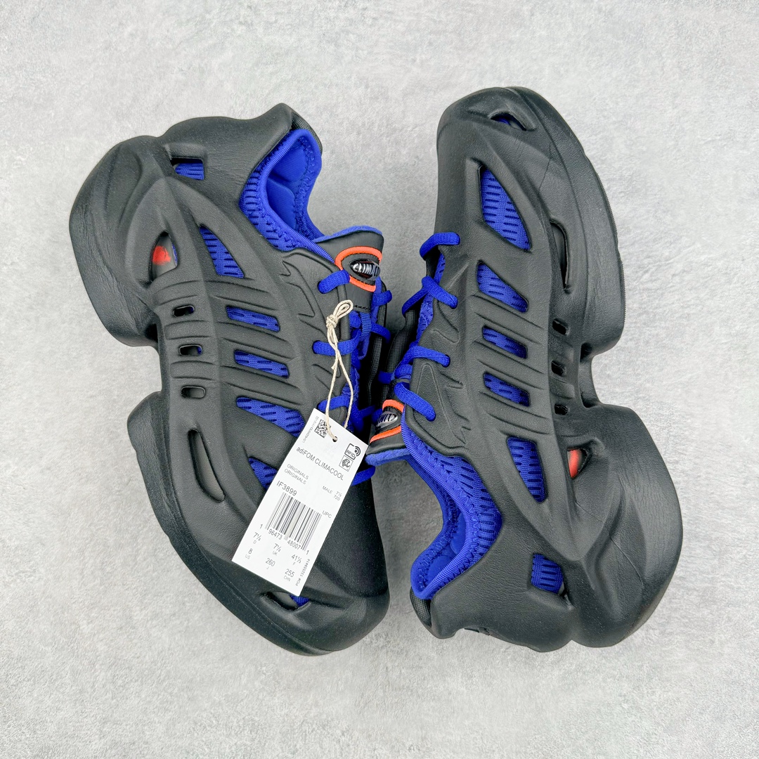 图片[3]-💰200 AD adiFOM Climacool \”Lucid Blue Black\”超轻一体清风低帮沙滩休闲运动内靴袜子洞洞鞋“黑尼克蓝橙”IF3899 在这几年鞋圈中，仅仅依靠换配色已经无法打动大多数球鞋玩家了，因此「一鞋两穿」、「一鞋三穿」的玩法已然成为了鞋圈当下的大趋势。近期 Originals 也推出了一款可以「一鞋三穿」的全新鞋型，并且无论颜值还是设计，都是十分讨喜的存在。n它就是经过全新升级后的adiFOM Climacool。这次除了 Climacool 传统的清凉透气外，还将 adiFOM 系列的超强设计感融入其中，成功将清爽、脚感以及潮流属性兼备。那么这款全新 adiFOM Climacool 表现究竟如何，全新的 adiFOM Climacool 从名字上便可得知，其造型是将 adiFOM 系列与 Climacool「清风系列」相互结合，使二者的优点融为一体。鞋身发泡外壳结构自然是取自于 adiFOM 系列，模块化的分割也让其有着超强设计感。再搭配上复杂的镂空点缀，虽然是发泡一体成型，却有着丰富的层次感。整体采用大网眼编织面料组成，还在鞋舌上写有 Climacool 字样，既保证了优秀的透气性，还将鞋款身份彰显。提起 Climacool 相信各位也不会陌生，作为已经有 20 多年历史的 adidas 老牌系列，主打的就是「极致透气」，甚至夸张的称其为「自带空调」也毫不为过。内靴底部还搭载一块厚度可观的发泡材质，用于保证脚感的舒适度。细节方面，还在后跟缀以 adidas Originals 三叶草 Logo，尽显品牌身份。至于「一鞋三穿」的拆卸玩法，首先要拆掉串联内外鞋面的鞋带，拔出内靴就会发现， 其实内层和外层都没有单穿功能，唯一好处就是拆卸之后可以便于清洗。配色方案上此次共有黑蓝和纯白两个选择，穿搭难度而言几乎没有，只要按照个人喜好入手基本问题不大。尺码： 36 36⅔ 37⅓ 38 38⅔ 39⅓ 40 40⅔ 41⅓ 42 42⅔ 43⅓ 44 44⅔ 45 编码：Cby2936070-运动鞋