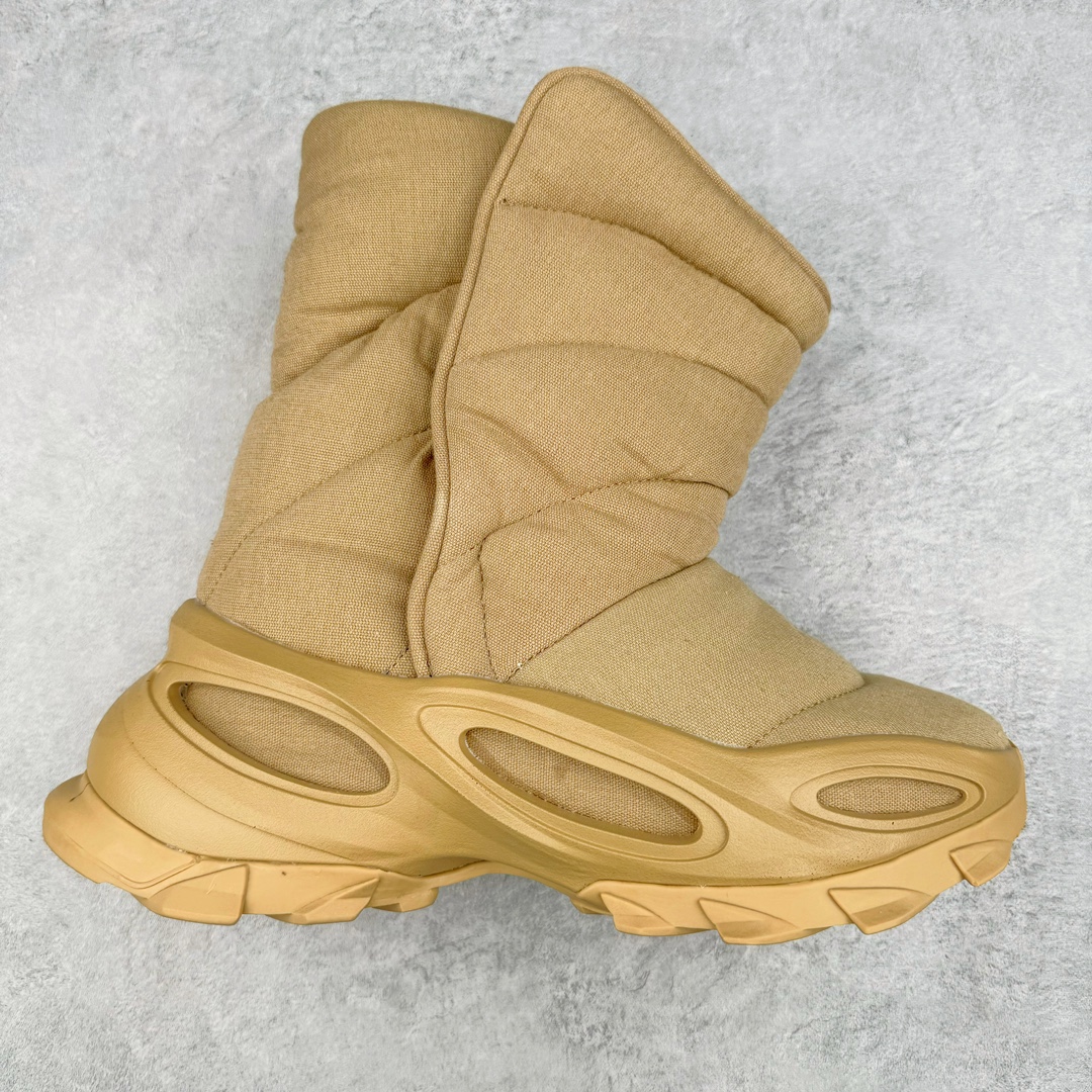 💰530 AD Originals Yeezy NSLTD Boot “Khaki”中筒缓震复古老爹风休闲运动鞋 GX0054 它的名称是从“绝缘”这个词缩写而来的，鉴于其高耸的蓬松外套状结构，很容易理解为什么会获得这样的名字。其宽松的框架设置在泡沫外壳鞋底内，并通过横向尺寸的尼龙搭扣系统固定。它的名义色调的鞋面是坚定不移的，提供完全同色调的效果，而下面的鞋底则以浅棕褐色完成了这双鞋的设计，以完成设计 尺码：35-48 编码：Dby5936090-运动鞋