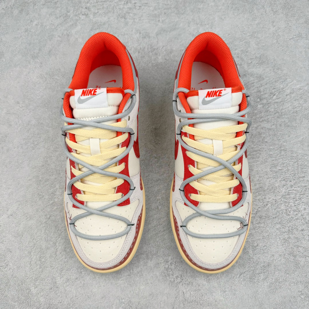 图片[2]-💰250 ＃YC纯原 NK Dunk Low 漫游计划 红白灰 FJ5429-133 定制系列天花板 无原鞋不开发 全系列得物原鞋一比一校对开发 配色持续更新中 终端对接 优势输出 全套原厂楦头原纸板数据档案倾力打造 原汁原味莞产 极致还原 圈内最强针车工艺 高端零售指定版 广东原厂配套原盒原标 鞋盒分三个尺码段 原厂冲刀 超高清洁度 全鞋零毛边皮料切割 采用原厂百宏鞋带以及原厂百宏织唛舌标 内标可供原厂几率过验 进口原装条纹中底布 四线拉帮白色点胶 原厂拉帮手法遵循公司 原厂电绣 极致还原 SIZE：35.5 36 36.5 37.5 38 38.5 39 40 40.5 41 42 42.5 43 44 44.5 45 46 47.5 编码：by3936020-运动鞋