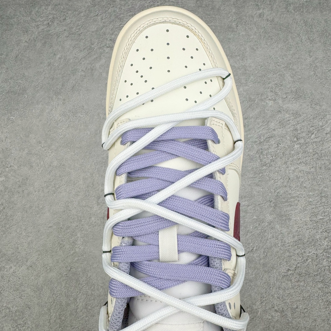 图片[4]-💰210 ＃YC纯原 NK Dunk Low 树莓白巧 树莓紫 DD1503-500 定制系列天花板 无原鞋不开发 全系列得物原鞋一比一校对开发 配色持续更新中 终端对接 优势输出 全套原厂楦头原纸板数据档案倾力打造 原汁原味莞产 极致还原 圈内最强针车工艺 高端零售指定版 广东原厂配套原盒原标 鞋盒分三个尺码段 原厂冲刀 超高清洁度 全鞋零毛边皮料切割 采用原厂百宏鞋带以及原厂百宏织唛舌标 内标可供原厂几率过验 进口原装条纹中底布 四线拉帮白色点胶 原厂拉帮手法遵循公司 原厂电绣 极致还原 SIZE：35.5 36 36.5 37.5 38 38.5 39 40 40.5 41 42 42.5 43 44 44.5 45 46 47.5 编码：by2936080-运动鞋