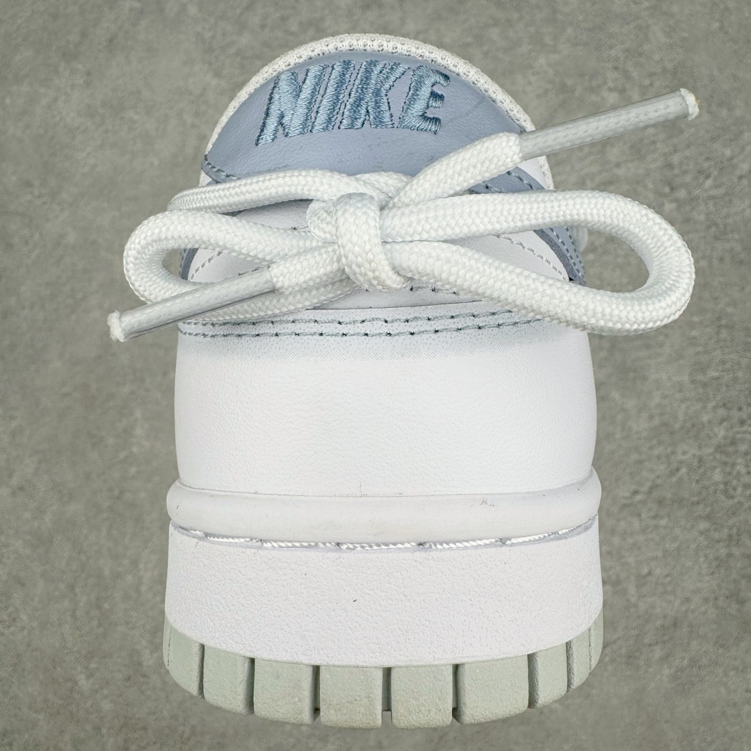 图片[8]-零售💰190 ＃YC纯原福利‼NK Dunk Low 夏日澄空  雾霾蓝 DH9765-102 定制系列天花板 无原鞋不开发 全系列得物原鞋一比一校对开发 配色持续更新中 终端对接 优势输出 全套原厂楦头原纸板数据档案倾力打造 原汁原味莞产 极致还原 圈内最强针车工艺 高端零售指定版 广东原厂配套原盒原标 鞋盒分三个尺码段 原厂冲刀 超高清洁度 全鞋零毛边皮料切割 采用原厂百宏鞋带以及原厂百宏织唛舌标 内标可供原厂几率过验 进口原装条纹中底布 四线拉帮白色点胶 原厂拉帮手法遵循公司 原厂电绣 极致还原 SIZE：35.5 36 36.5 37.5 38 38.5 39 40 40.5 41 42 42.5 43 44 44.5 45 46 47.5 编码：by1936090-运动鞋