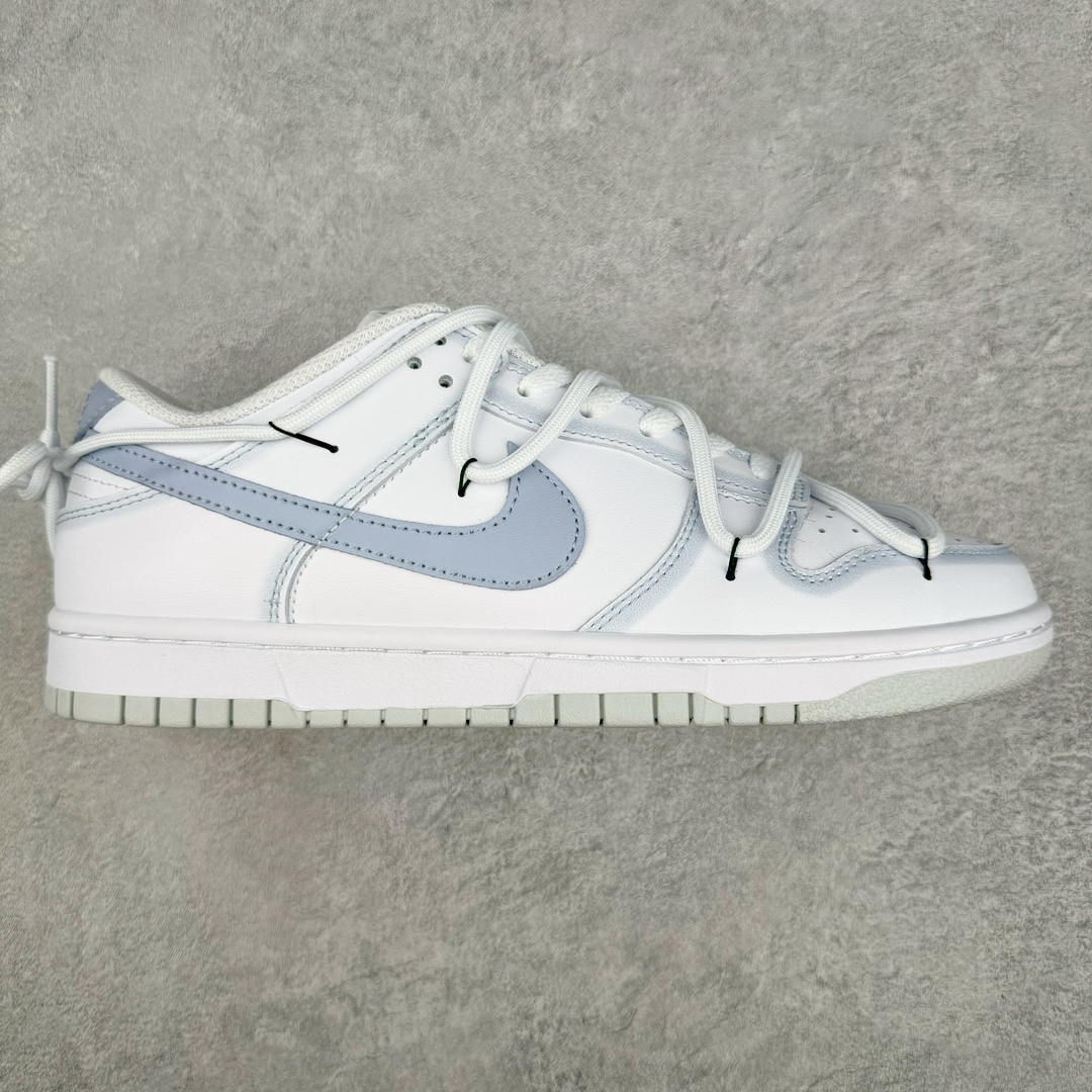 零售💰190 ＃YC纯原福利‼NK Dunk Low 夏日澄空  雾霾蓝 DH9765-102 定制系列天花板 无原鞋不开发 全系列得物原鞋一比一校对开发 配色持续更新中 终端对接 优势输出 全套原厂楦头原纸板数据档案倾力打造 原汁原味莞产 极致还原 圈内最强针车工艺 高端零售指定版 广东原厂配套原盒原标 鞋盒分三个尺码段 原厂冲刀 超高清洁度 全鞋零毛边皮料切割 采用原厂百宏鞋带以及原厂百宏织唛舌标 内标可供原厂几率过验 进口原装条纹中底布 四线拉帮白色点胶 原厂拉帮手法遵循公司 原厂电绣 极致还原 SIZE：35.5 36 36.5 37.5 38 38.5 39 40 40.5 41 42 42.5 43 44 44.5 45 46 47.5 编码：by1936090-运动鞋