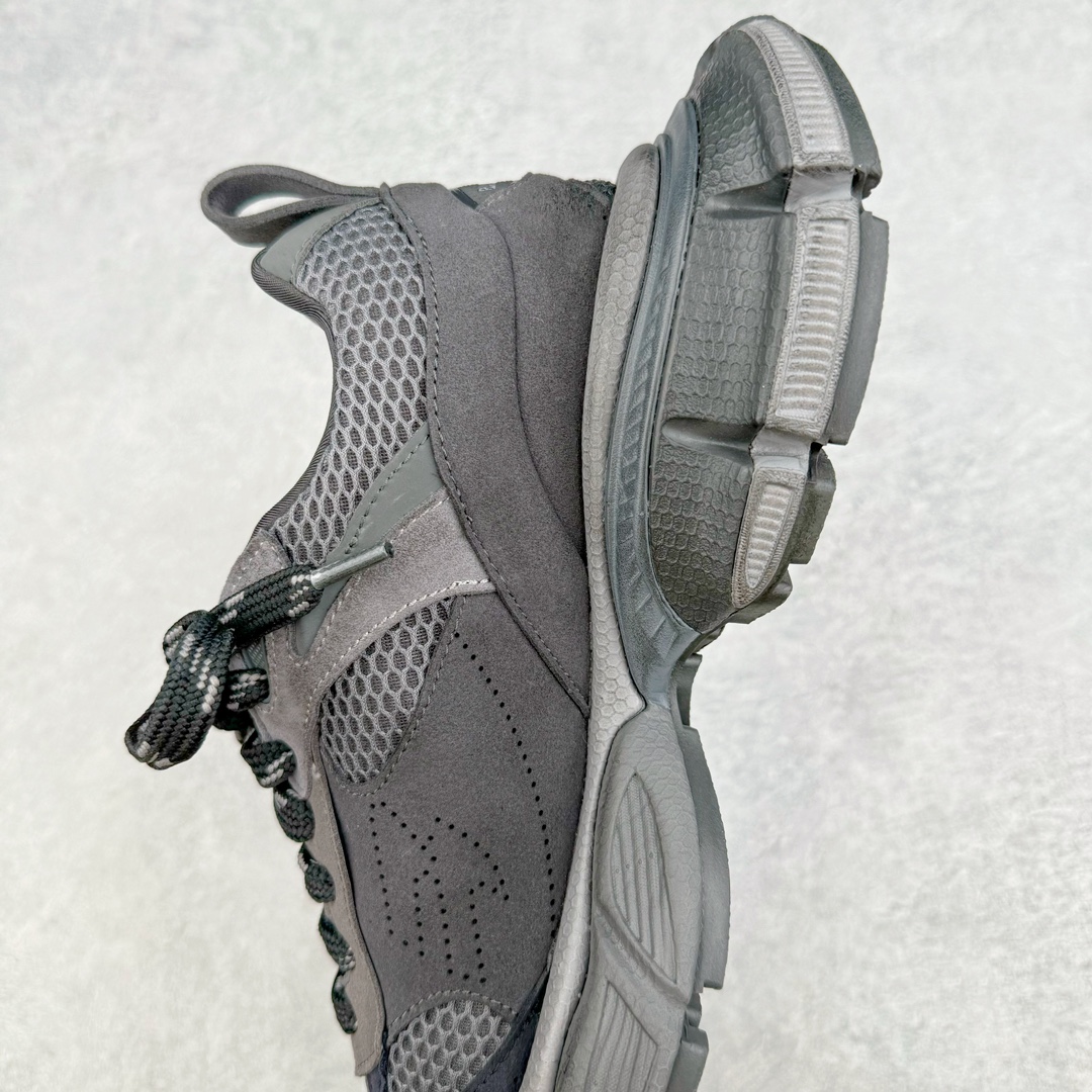 图片[7]-＃总裁特价福利 BALENCIAGA 3XL Sneakers 巴黎世家十代升级版网布系带低帮走秀复古老爹鞋 全套原纸板楦头开发 最原汁原味的灵魂版型 全鞋荧光划线卡点 胶水把控整洁度追求极致完美 每一双都是工艺品 多重QC质检 超越公司货的品控标准 实实在在的免检产品 原盒原配 正确字体电绣 粗细、位置、大小正确 侧边TPU 透气孔匹配意产原版 正确分离大底 TPU软底 原版一致大底LOGO 立体感十足 原厂皮料水洗做旧 采购原厂网纱 不含皮革 网布材料和聚氨酯 磨损效果 鞋头边缘和后帮 Balenciaga 徽标 鞋面和后跟凸印尺码 鞋舌 3XL 橡胶品牌标识和反光细节 鞋帮拉袢和鞋舌拉祥 配反光细节 备用鞋带在鞋履前侧 可在穿着前取下 便于不同造型搭配 偏大一码 尺码：35 36 37 38 39 40 41 42 43 44 45-选品中心