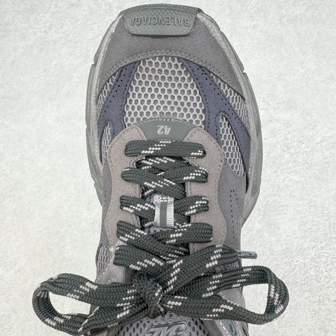 图片[4]-＃总裁特价福利 BALENCIAGA 3XL Sneakers 巴黎世家十代升级版网布系带低帮走秀复古老爹鞋 全套原纸板楦头开发 最原汁原味的灵魂版型 全鞋荧光划线卡点 胶水把控整洁度追求极致完美 每一双都是工艺品 多重QC质检 超越公司货的品控标准 实实在在的免检产品 原盒原配 正确字体电绣 粗细、位置、大小正确 侧边TPU 透气孔匹配意产原版 正确分离大底 TPU软底 原版一致大底LOGO 立体感十足 原厂皮料水洗做旧 采购原厂网纱 不含皮革 网布材料和聚氨酯 磨损效果 鞋头边缘和后帮 Balenciaga 徽标 鞋面和后跟凸印尺码 鞋舌 3XL 橡胶品牌标识和反光细节 鞋帮拉袢和鞋舌拉祥 配反光细节 备用鞋带在鞋履前侧 可在穿着前取下 便于不同造型搭配 偏大一码 尺码：35 36 37 38 39 40 41 42 43 44 45-选品中心