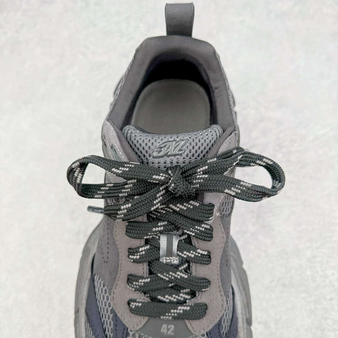 图片[5]-＃总裁特价福利 BALENCIAGA 3XL Sneakers 巴黎世家十代升级版网布系带低帮走秀复古老爹鞋 全套原纸板楦头开发 最原汁原味的灵魂版型 全鞋荧光划线卡点 胶水把控整洁度追求极致完美 每一双都是工艺品 多重QC质检 超越公司货的品控标准 实实在在的免检产品 原盒原配 正确字体电绣 粗细、位置、大小正确 侧边TPU 透气孔匹配意产原版 正确分离大底 TPU软底 原版一致大底LOGO 立体感十足 原厂皮料水洗做旧 采购原厂网纱 不含皮革 网布材料和聚氨酯 磨损效果 鞋头边缘和后帮 Balenciaga 徽标 鞋面和后跟凸印尺码 鞋舌 3XL 橡胶品牌标识和反光细节 鞋帮拉袢和鞋舌拉祥 配反光细节 备用鞋带在鞋履前侧 可在穿着前取下 便于不同造型搭配 偏大一码 尺码：35 36 37 38 39 40 41 42 43 44 45-选品中心