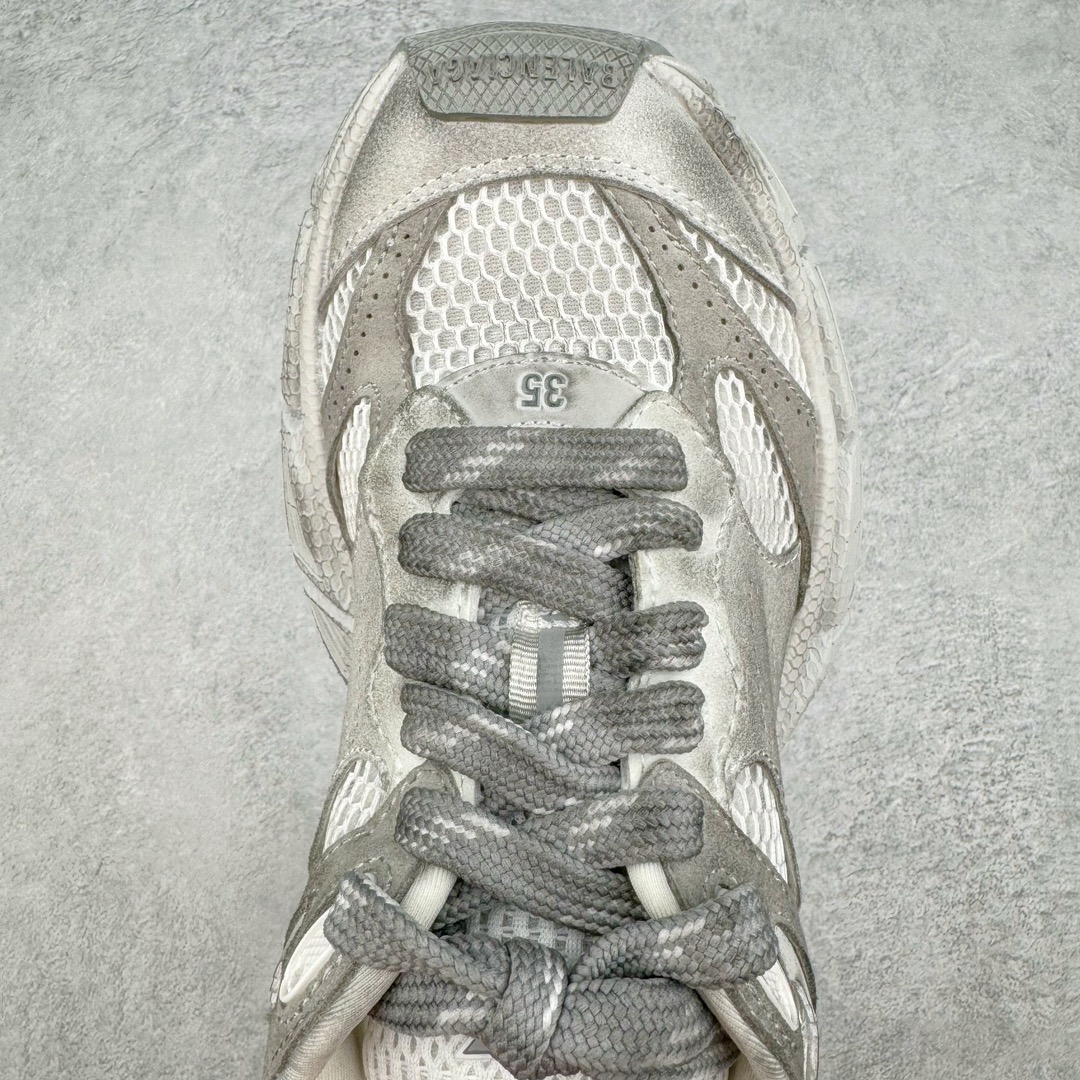 图片[4]-＃总裁特价福利 BALENCIAGA 3XL Sneakers 巴黎世家十代升级版网布系带低帮走秀复古老爹鞋 全套原纸板楦头开发 最原汁原味的灵魂版型 全鞋荧光划线卡点 胶水把控整洁度追求极致完美 每一双都是工艺品 多重QC质检 超越公司货的品控标准 实实在在的免检产品 原盒原配 正确字体电绣 粗细、位置、大小正确 侧边TPU 透气孔匹配意产原版 正确分离大底 TPU软底 原版一致大底LOGO 立体感十足 原厂皮料水洗做旧 采购原厂网纱 不含皮革 网布材料和聚氨酯 磨损效果 鞋头边缘和后帮 Balenciaga 徽标 鞋面和后跟凸印尺码 鞋舌 3XL 橡胶品牌标识和反光细节 鞋帮拉袢和鞋舌拉祥 配反光细节 备用鞋带在鞋履前侧 可在穿着前取下 便于不同造型搭配 偏大一码 尺码：35 36 37 38 39 40 41 42 43 44 45-选品中心