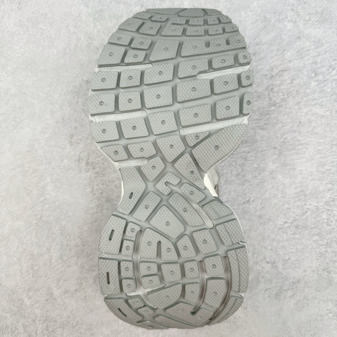 图片[9]-＃总裁特价福利 BALENCIAGA 3XL Sneakers 巴黎世家十代升级版网布系带低帮走秀复古老爹鞋 全套原纸板楦头开发 最原汁原味的灵魂版型 全鞋荧光划线卡点 胶水把控整洁度追求极致完美 每一双都是工艺品 多重QC质检 超越公司货的品控标准 实实在在的免检产品 原盒原配 正确字体电绣 粗细、位置、大小正确 侧边TPU 透气孔匹配意产原版 正确分离大底 TPU软底 原版一致大底LOGO 立体感十足 原厂皮料水洗做旧 采购原厂网纱 不含皮革 网布材料和聚氨酯 磨损效果 鞋头边缘和后帮 Balenciaga 徽标 鞋面和后跟凸印尺码 鞋舌 3XL 橡胶品牌标识和反光细节 鞋帮拉袢和鞋舌拉祥 配反光细节 备用鞋带在鞋履前侧 可在穿着前取下 便于不同造型搭配 偏大一码 尺码：35 36 37 38 39 40 41 42 43 44 45-选品中心