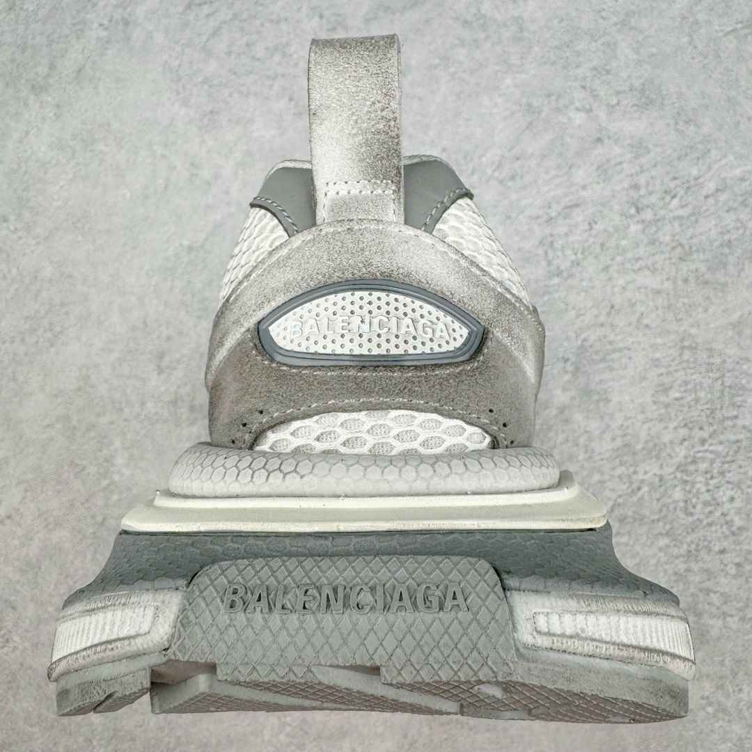 图片[8]-＃总裁特价福利 BALENCIAGA 3XL Sneakers 巴黎世家十代升级版网布系带低帮走秀复古老爹鞋 全套原纸板楦头开发 最原汁原味的灵魂版型 全鞋荧光划线卡点 胶水把控整洁度追求极致完美 每一双都是工艺品 多重QC质检 超越公司货的品控标准 实实在在的免检产品 原盒原配 正确字体电绣 粗细、位置、大小正确 侧边TPU 透气孔匹配意产原版 正确分离大底 TPU软底 原版一致大底LOGO 立体感十足 原厂皮料水洗做旧 采购原厂网纱 不含皮革 网布材料和聚氨酯 磨损效果 鞋头边缘和后帮 Balenciaga 徽标 鞋面和后跟凸印尺码 鞋舌 3XL 橡胶品牌标识和反光细节 鞋帮拉袢和鞋舌拉祥 配反光细节 备用鞋带在鞋履前侧 可在穿着前取下 便于不同造型搭配 偏大一码 尺码：35 36 37 38 39 40 41 42 43 44 45-选品中心