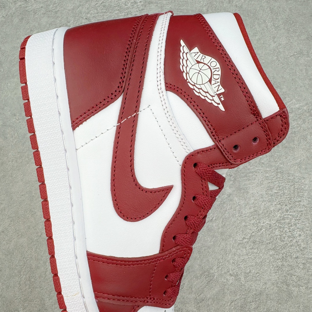 图片[6]-💰220 ＃KZ神版莞产 Air Jordan AJ1 Retro High 波尔多白酒红 DZ5485-160 外贸特供批次 终端控货优势输出 新配色不断更新开发 市场中端王者 全套原纸板楦头开发 确保原汁原味 完美呈现一代版型 一比一鞋头弧度高度鞋身弧度 此版本只针对中端市场 细节品控鞋型随意秒杀市面同价位 鞋型完美 不臃肿别扭 头层皮料加持 用料绝不含糊 进口玻璃冲刀皮料裁剪零毛边 电脑针车工艺 超高鞋面清洁度 最高QC检验标准 控制溢胶瑕疵 原盒原配 飞翼3D高频深度立体 工艺方面大到整体鞋型 漏斗收腰 底线拉帮 LOGO立体程度 小到针眼排布 载片对称 冲孔效果 鞋标规范 鞋垫背胶等等 无一不是口碑收割 每双都是一个回头客 SIZE：36 36.5 37.5 38 38.5 39 40 40.5 41 42 42.5 43 44 44.5 45 46 47.5 编码：by2936090-运动鞋