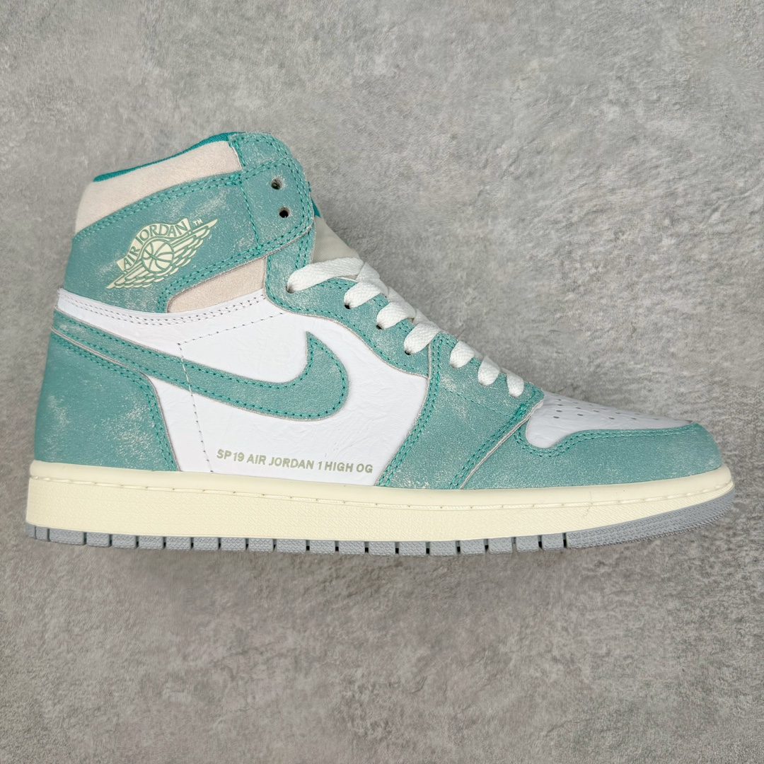 💰220 ＃KZ神版莞产 Air Jordan AJ1 Retro High 高帮蒂芙尼白绿 555088-331 外贸特供批次 终端控货优势输出 新配色不断更新开发 市场中端王者 全套原纸板楦头开发 确保原汁原味 完美呈现一代版型 一比一鞋头弧度高度鞋身弧度 此版本只针对中端市场 细节品控鞋型随意秒杀市面同价位 鞋型完美 不臃肿别扭 头层皮料加持 用料绝不含糊 进口玻璃冲刀皮料裁剪零毛边 电脑针车工艺 超高鞋面清洁度 最高QC检验标准 控制溢胶瑕疵 原盒原配 飞翼3D高频深度立体 工艺方面大到整体鞋型 漏斗收腰 底线拉帮 LOGO立体程度 小到针眼排布 载片对称 冲孔效果 鞋标规范 鞋垫背胶等等 无一不是口碑收割 每双都是一个回头客 SIZE：36 36.5 37.5 38 38.5 39 40 40.5 41 42 42.5 43 44 44.5 45 46 47.5 编码：by2936090-运动鞋