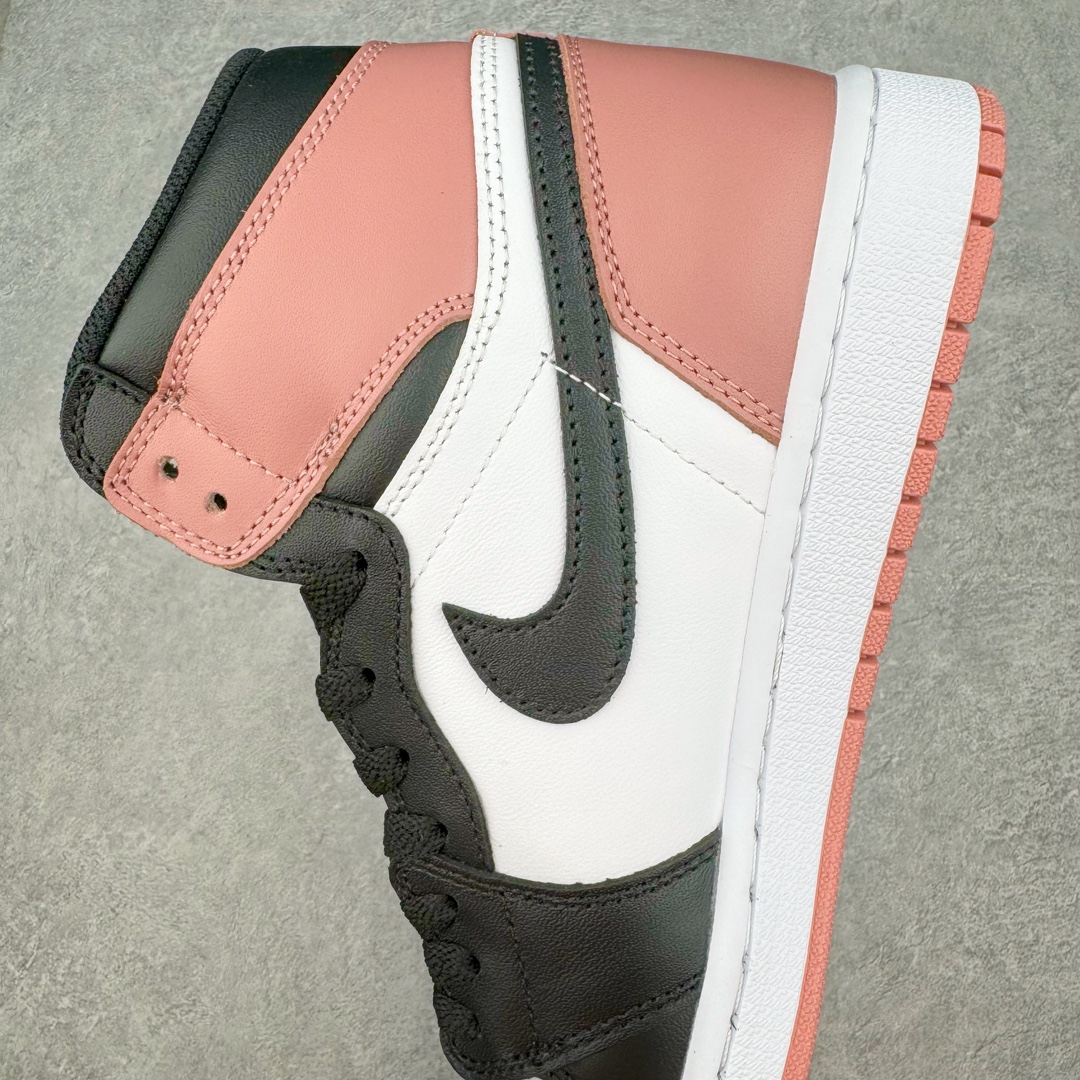 图片[7]-💰220 ＃KZ神版莞产 Air Jordan AJ1 Retro High 高帮 黑白粉 861428-101 外贸特供批次 终端控货优势输出 新配色不断更新开发 市场中端王者 全套原纸板楦头开发 确保原汁原味 完美呈现一代版型 一比一鞋头弧度高度鞋身弧度 此版本只针对中端市场 细节品控鞋型随意秒杀市面同价位 鞋型完美 不臃肿别扭 头层皮料加持 用料绝不含糊 进口玻璃冲刀皮料裁剪零毛边 电脑针车工艺 超高鞋面清洁度 最高QC检验标准 控制溢胶瑕疵 原盒原配 飞翼3D高频深度立体 工艺方面大到整体鞋型 漏斗收腰 底线拉帮 LOGO立体程度 小到针眼排布 载片对称 冲孔效果 鞋标规范 鞋垫背胶等等 无一不是口碑收割 每双都是一个回头客 SIZE：36 36.5 37.5 38 38.5 39 40 40.5 41 42 42.5 43 44 44.5 45 46 47.5 编码：by2936090-运动鞋