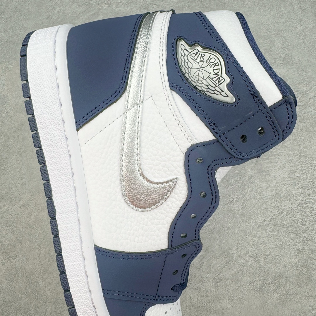 图片[6]-💰220 ＃KZ神版莞产 Air Jordan AJ1 Retro High 日本限定 午夜蓝 DC1788-100 外贸特供批次 终端控货优势输出 新配色不断更新开发 市场中端王者 全套原纸板楦头开发 确保原汁原味 完美呈现一代版型 一比一鞋头弧度高度鞋身弧度 此版本只针对中端市场 细节品控鞋型随意秒杀市面同价位 鞋型完美 不臃肿别扭 头层皮料加持 用料绝不含糊 进口玻璃冲刀皮料裁剪零毛边 电脑针车工艺 超高鞋面清洁度 最高QC检验标准 控制溢胶瑕疵 原盒原配 飞翼3D高频深度立体 工艺方面大到整体鞋型 漏斗收腰 底线拉帮 LOGO立体程度 小到针眼排布 载片对称 冲孔效果 鞋标规范 鞋垫背胶等等 无一不是口碑收割 每双都是一个回头客 SIZE：36 36.5 37.5 38 38.5 39 40 40.5 41 42 42.5 43 44 44.5 45 46 47.5 编码：by2936090-运动鞋