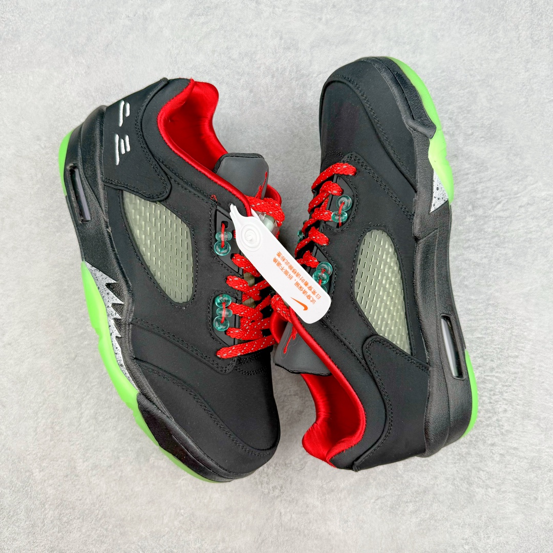 图片[3]-💰200 Clot x Air Jordan AJ5 Retro Low\”CNY\”中国年黑红丝绸翡翠夜光撕撕乐 DM4640-036 整双鞋采用黑红为主调 搭配绿色的鞋带扣、鞋侧透气网等细节 突出了 CLOT 的中国玉主题 鞋面类似丝绸的质感 也是 CLOT 标志性的设计 鞋身后侧刺绣的汉字「二三」字样 以及特殊的鞋盒鞋垫 无不体现着联名的身份 尺码：40 40.5 41 42 42.5 43 44 44.5 45 46 47.5 编码：Lby2936070-运动鞋