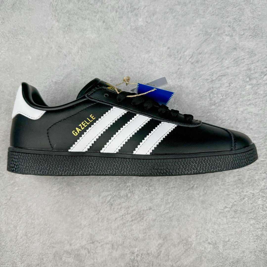 💰140 AD Gazelle Indoor Trainers 羚羊内训系列低帮复古百搭休闲运动德训风板鞋 ID6112 90年代经典的复刻版！自60年代以足球训练鞋面世以来,Gazelle就以其经典设计席卷全球。1991年版本的复刻,再造经典Gazelle。采用皮革打造,搭配浊色细节,让这款经典更加简约。尺码：36 36⅔ 37⅓ 38 38⅔ 39⅓ 40 40⅔ 41⅓ 42 42⅔ 43⅓ 44 45 编码：Xby2936010-运动鞋