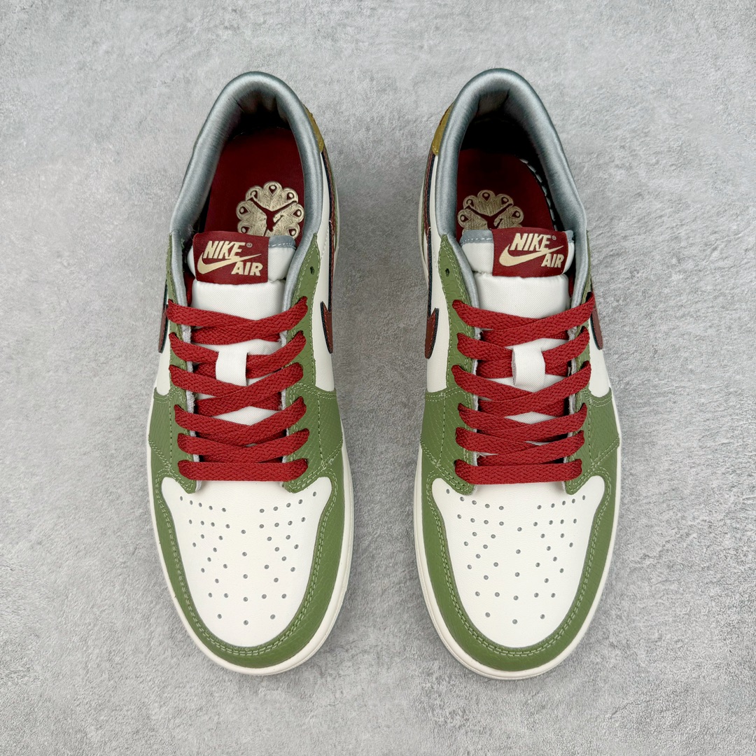 图片[2]-💰230 ＃DT纯原 Air Jordan AJ1 Low OG \”Year of the Dragon\”CNY 龙年限定白绿 FN3727-100 终端优势供应 市面中低帮最具代表性版本没有之一 口碑大厂出品 品控大底版型不断改良更新 全套原纸板楦头开发 确保原汁原味 完美呈现版型 完美零毛边处理 原厂内置全掌气垫 价格定位良心 平台专用代工流水线出品 一眼公司既视感 拿到手的一瞬间就与众不同 碾压市面所有版本 全部原鞋开发 每一个配色都会采购原鞋确认细节 打破市面看图做货无好货之说 尺码：35.5 36 36.5 37.5 38 38.5 39 40 40.5 41 42 42.5 43 44 44.5 45 46 编码：by3936000-运动鞋