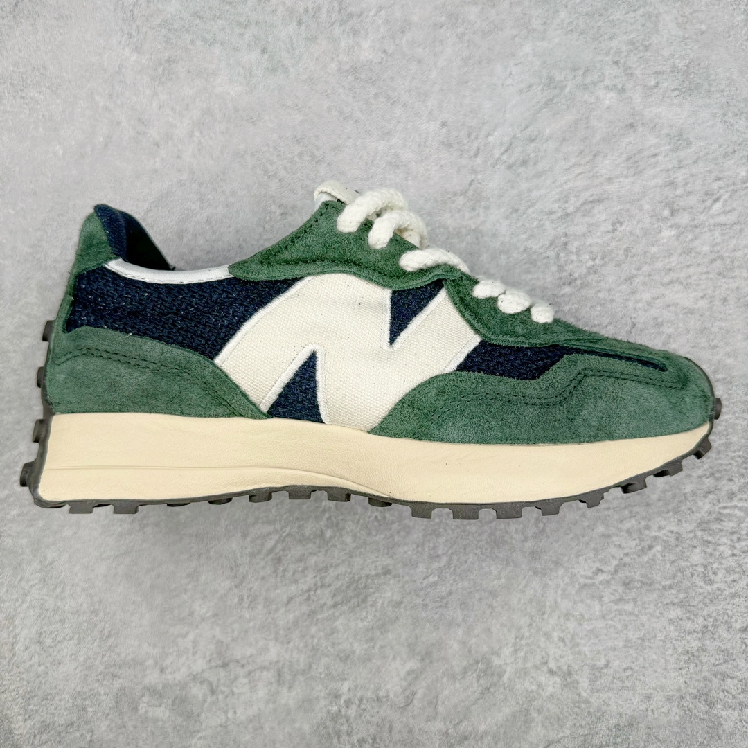 💰160 New Balance MS327系列复古休闲运动慢跑鞋 #以更纯粹的复古风格设计打造的全新造型 侧身还以解构设计 将 N 字标志以做旧压花样式呈现 样式别具新意 而麂皮、冲孔皮革的塑造 则呈现出高级怀旧气质 也让鞋款在奢华时装风格与运动氛围之间达到了平衡 鞋身采用尼龙及猪巴革麂皮物料拼接构成 中底高弹PU材质及满丁防滑橡胶外底 尺码：36 37 37.5 38 38.5 39.5 40 40.5 41.5 42 42.5 43 44 45 编码：Xby2936030-运动鞋