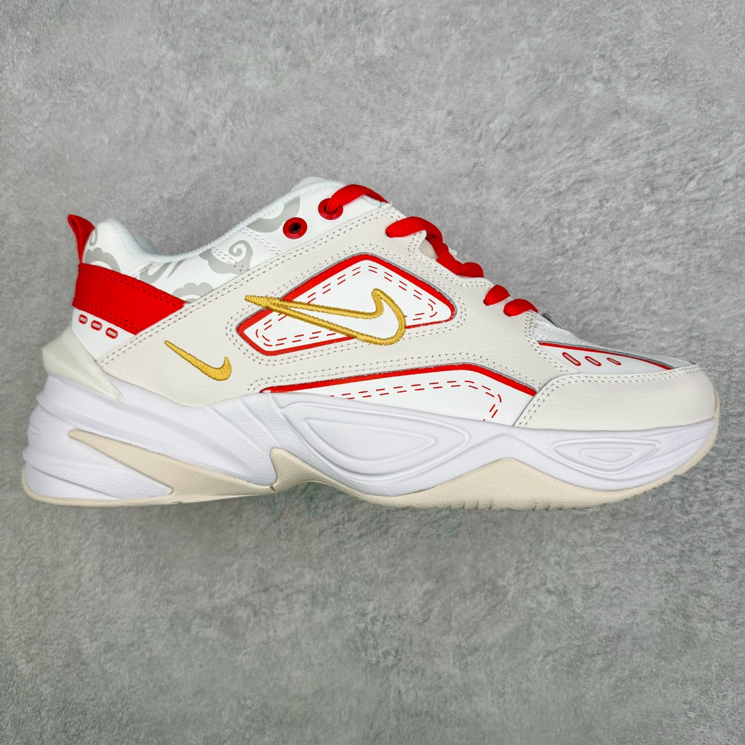 💰200 NIKE M2K Tekno 复古潮流百搭休闲运动旅游老爹鞋 龙年限定白红 AO3108-006 市面1:1最强版本 官方新版二维码鞋标 扫码直达官网 客供原厂模具 内增专柜防尘纸 配件齐全 鞋盒钢印 合格证 独立一次发泡轻量高回弹私模 后跟使用台湾代工厂一致定型机定型 线条效果和脚感完美 真正一码一模1:1对应生产 区别市面诸多版本！尺码：36 36.5 37.5 38 38.5 39 40 40.5 41 42 42.5 43 44 44.5 45 编码：Lby2936070-运动鞋