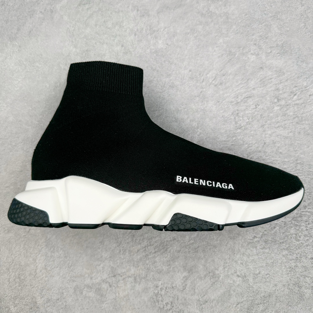 💰270 ＃VG零售版 Balenciaga Speed stretch-knit Mid sneakers 巴黎世家中帮束脚针织袜子球鞋 原鞋开发唯一正确版本 正确印刷 百分百不掉字 一次成型MD大底 原盒原配防尘袋 全套原纸板楦头开发 最原汁原味的灵魂版型 全鞋荧光划线卡点 胶水把控整洁度追求极致完美 每一双都是工艺品 多重QC质检 超越公司货的品控标准 实实在在的免检产品 原盒原配 正确字体电绣 粗细、位置、大小正确 侧边TPU 透气孔匹配意产原版 正确气垫分离大底 TPU软底 原版一致大底LOGO 立体感十足 尺码：35 36 37 38 39 40 41 42 43 44 45 46 编码：by3936040-运动鞋