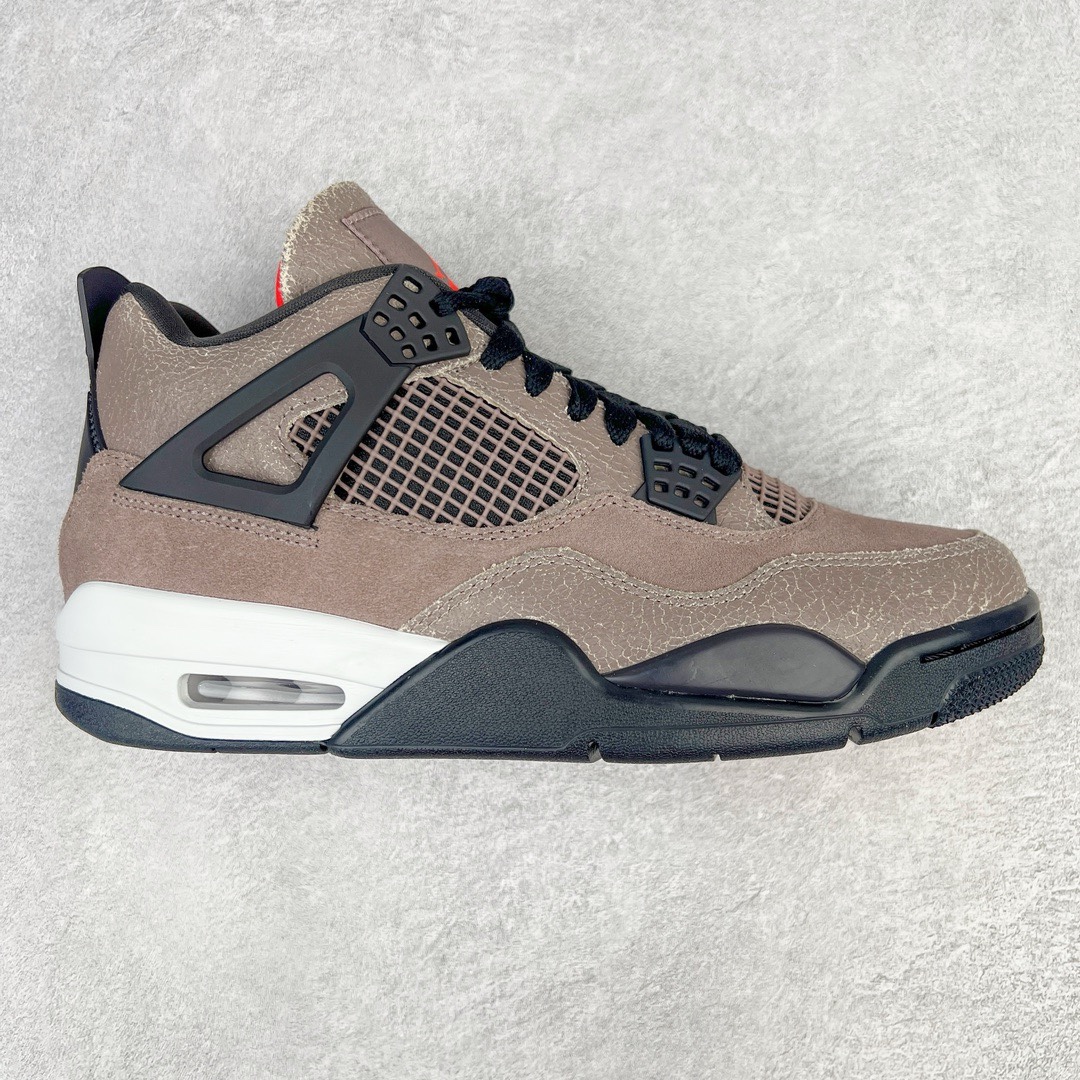 💰460 ＃GX Air Jordan AJ4 Retro 黑棕摩卡 DB0732-200 圈内最强四代 独家外贸特供尺码含 45.5 49.5 50.5 耗时半年巨作 全套原纸板楦头开发 原厂特供皮料加持 确保原汁原味 完美呈现四代版型 一比一鞋头弧度高度鞋身弧度 数据细节工艺流程均保持原鞋一致 原厂TPU网格鞋带扣 正确内里网布 菱角分明不变形无多余毛边 柔软性质感一致于原鞋 市场唯一原厂鞋扣模具 背面可见隐藏注塑口 原厂织唛标 原厂飞人电绣工艺 尾指中部跳三针 独家绑鞋带手法 印刷中底布 四线拉帮 米色美纹纸贴合固定 进口港宝加持 后跟自然饱满 全鞋荧光划线卡点 追求极致完美 每一双都是工艺品 多重QC质检 超越公司货的品控标准 实实在在的免检产品 尺码：40 40.5 41 42 42.5 43 44 44.5 45 45.5 46 47.5 48.5 49.5 50.5 编码：by5936030-运动鞋