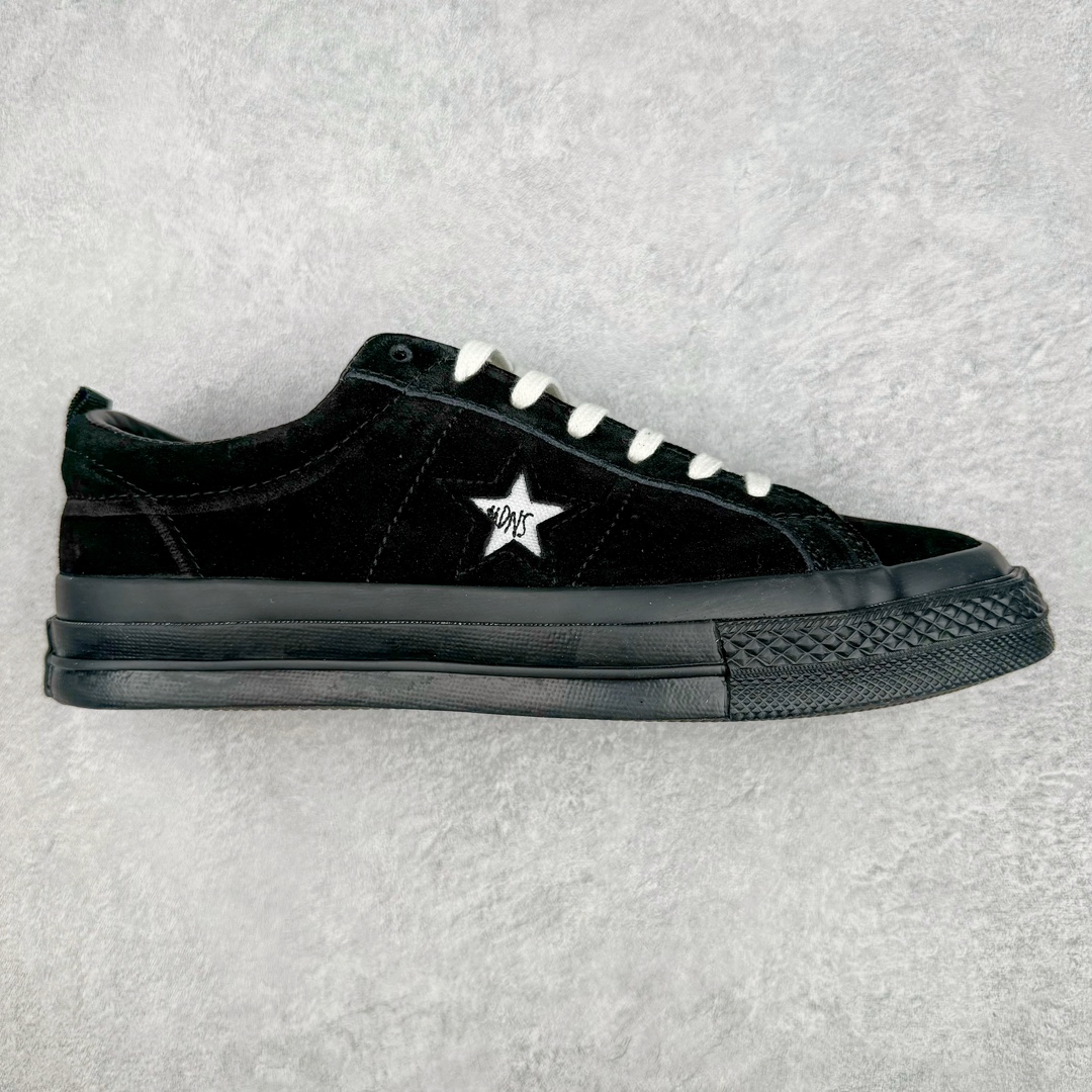 💰150 重磅回归‼️军事机车余文乐品牌再度联名nMADNESS x Converse One Star n一星低帮硫化百搭板鞋“雪花植绒黑米白” n匡威木村黑武士麂皮复古休闲板鞋 货号：161027C 尺码：35 36 36.5 37 37.5 38 39 39.5 40 41 41.5 42 42.5 43 44 编码：by2936020-运动鞋