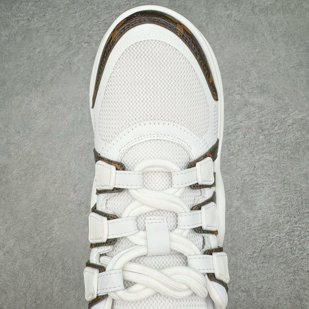 图片[4]-💰440 ＃ZS Louis Vuitton Archlight Sneakers LV Archlight 老爹鞋 2024首发全新糖果系配色！限量款！时尚圈新宠深爱有加，使得大家的目光再一次聚焦到了LV这双老爹鞋身上。受邀Lv 2024早春Trunk show👋。每个拼色的材质都是原版独家定制，与正品一致！采用上抢眼的波浪形鞋底和大型鞋舌，搭载运动气息十足的超弹性跑鞋风格橡胶外底，注目度十足，再配合上由多种高科技布料打造柔软弹力鞋面，并且提供多种色彩选择，包括经典的Monogram 帆布色调，成功在Dad Shoes 热潮中突围而出。推荐入手，让你腿显细到怀疑人生…🕶史上最酷的鞋谁穿谁回头率爆表，后跟增高约5.5cm，大底最高厚度约8mm面料:环保TPU和进口牛皮拼接内里:牛皮内里大底:  抽真空发泡和TPU组合大底 Size：35 36 37 38 39 40 编码：by5936010-运动鞋