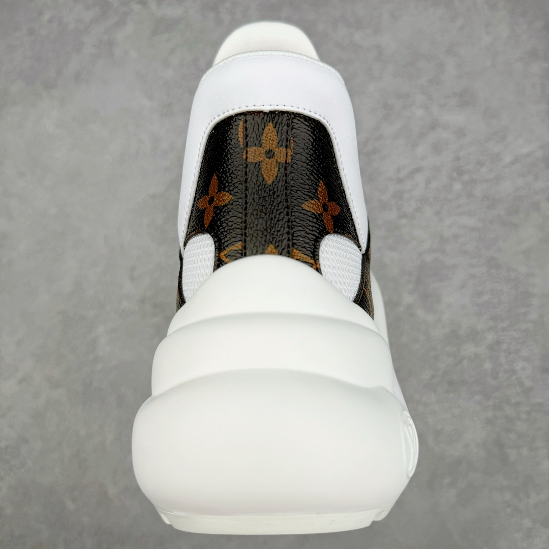 图片[8]-💰440 ＃ZS Louis Vuitton Archlight Sneakers LV Archlight 老爹鞋 2024首发全新糖果系配色！限量款！时尚圈新宠深爱有加，使得大家的目光再一次聚焦到了LV这双老爹鞋身上。受邀Lv 2024早春Trunk show👋。每个拼色的材质都是原版独家定制，与正品一致！采用上抢眼的波浪形鞋底和大型鞋舌，搭载运动气息十足的超弹性跑鞋风格橡胶外底，注目度十足，再配合上由多种高科技布料打造柔软弹力鞋面，并且提供多种色彩选择，包括经典的Monogram 帆布色调，成功在Dad Shoes 热潮中突围而出。推荐入手，让你腿显细到怀疑人生…🕶史上最酷的鞋谁穿谁回头率爆表，后跟增高约5.5cm，大底最高厚度约8mm面料:环保TPU和进口牛皮拼接内里:牛皮内里大底:  抽真空发泡和TPU组合大底 Size：35 36 37 38 39 40 编码：by5936010-运动鞋