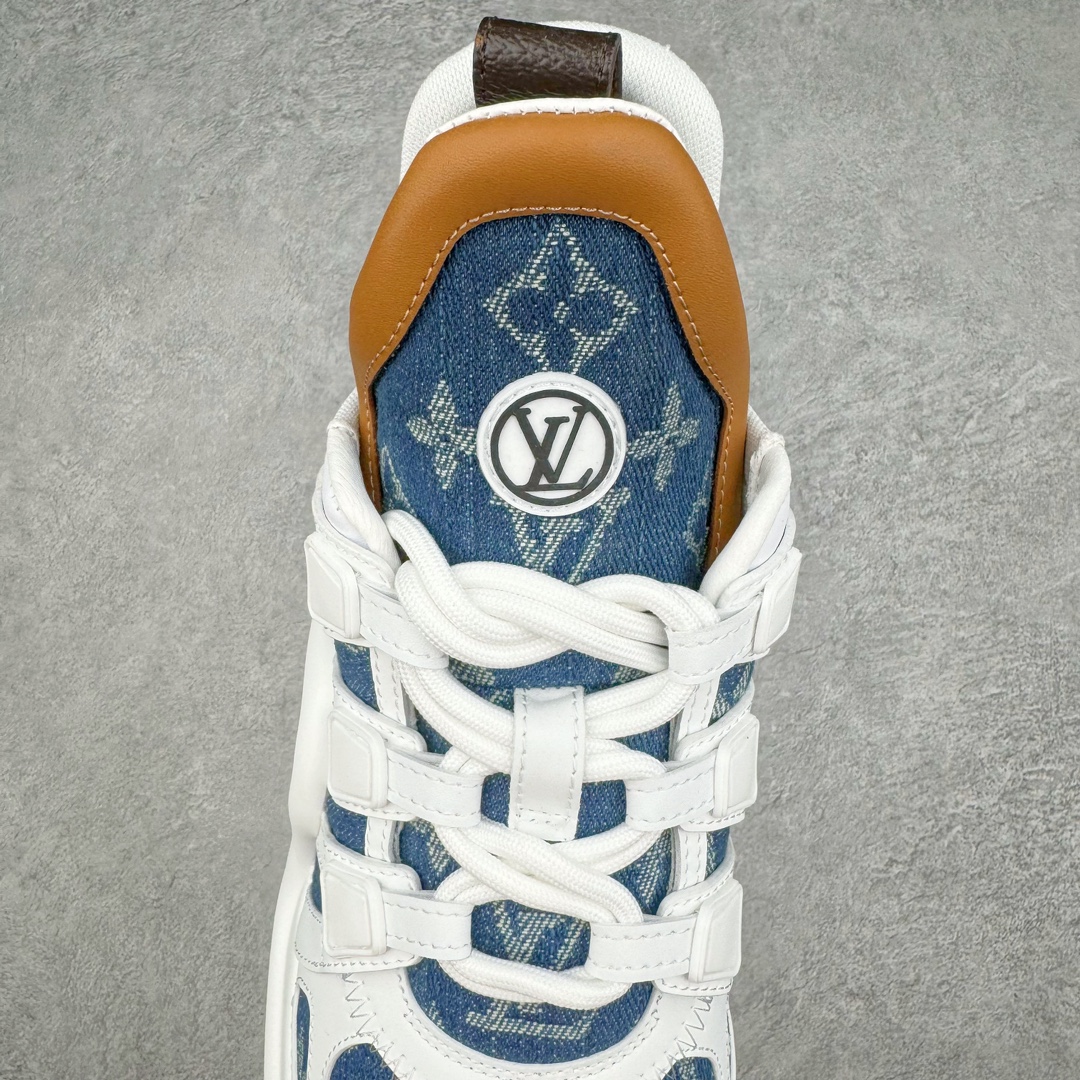 图片[5]-💰440 ＃ZS Louis Vuitton Archlight Sneakers LV Archlight 老爹鞋 2024首发全新糖果系配色！限量款！时尚圈新宠深爱有加，使得大家的目光再一次聚焦到了LV这双老爹鞋身上。受邀Lv 2024早春Trunk show👋。每个拼色的材质都是原版独家定制，与正品一致！采用上抢眼的波浪形鞋底和大型鞋舌，搭载运动气息十足的超弹性跑鞋风格橡胶外底，注目度十足，再配合上由多种高科技布料打造柔软弹力鞋面，并且提供多种色彩选择，包括经典的Monogram 帆布色调，成功在Dad Shoes 热潮中突围而出。推荐入手，让你腿显细到怀疑人生…🕶史上最酷的鞋谁穿谁回头率爆表，后跟增高约5.5cm，大底最高厚度约8mm面料:环保TPU和进口牛皮拼接内里:牛皮内里大底:  抽真空发泡和TPU组合大底 Size：35 36 37 38 39 40 编码：by5936010-运动鞋