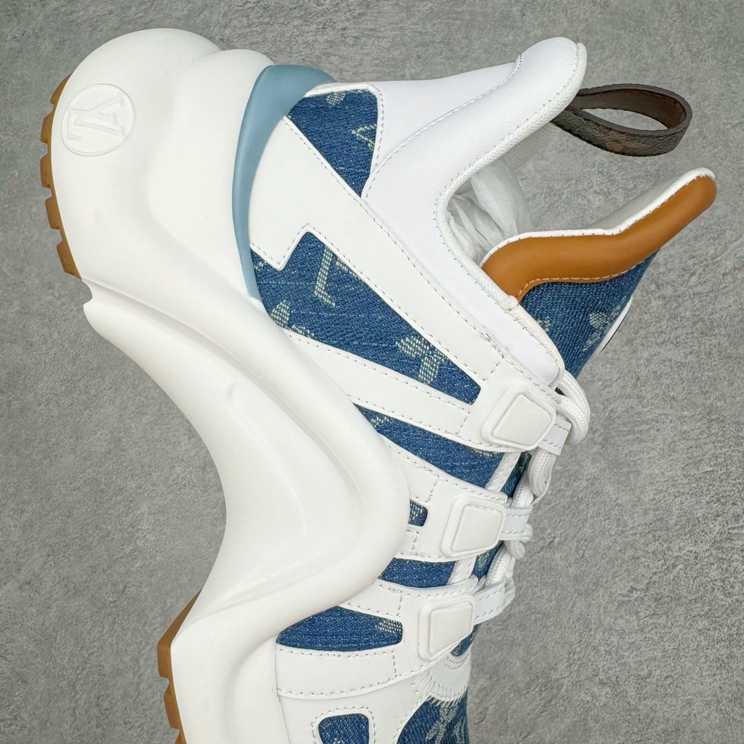 图片[6]-💰440 ＃ZS Louis Vuitton Archlight Sneakers LV Archlight 老爹鞋 2024首发全新糖果系配色！限量款！时尚圈新宠深爱有加，使得大家的目光再一次聚焦到了LV这双老爹鞋身上。受邀Lv 2024早春Trunk show👋。每个拼色的材质都是原版独家定制，与正品一致！采用上抢眼的波浪形鞋底和大型鞋舌，搭载运动气息十足的超弹性跑鞋风格橡胶外底，注目度十足，再配合上由多种高科技布料打造柔软弹力鞋面，并且提供多种色彩选择，包括经典的Monogram 帆布色调，成功在Dad Shoes 热潮中突围而出。推荐入手，让你腿显细到怀疑人生…🕶史上最酷的鞋谁穿谁回头率爆表，后跟增高约5.5cm，大底最高厚度约8mm面料:环保TPU和进口牛皮拼接内里:牛皮内里大底:  抽真空发泡和TPU组合大底 Size：35 36 37 38 39 40 编码：by5936010-运动鞋