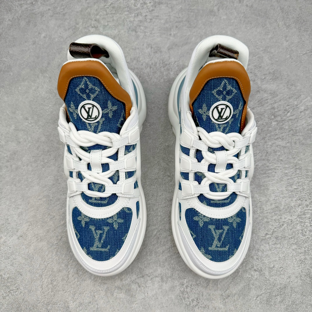 图片[2]-💰440 ＃ZS Louis Vuitton Archlight Sneakers LV Archlight 老爹鞋 2024首发全新糖果系配色！限量款！时尚圈新宠深爱有加，使得大家的目光再一次聚焦到了LV这双老爹鞋身上。受邀Lv 2024早春Trunk show👋。每个拼色的材质都是原版独家定制，与正品一致！采用上抢眼的波浪形鞋底和大型鞋舌，搭载运动气息十足的超弹性跑鞋风格橡胶外底，注目度十足，再配合上由多种高科技布料打造柔软弹力鞋面，并且提供多种色彩选择，包括经典的Monogram 帆布色调，成功在Dad Shoes 热潮中突围而出。推荐入手，让你腿显细到怀疑人生…🕶史上最酷的鞋谁穿谁回头率爆表，后跟增高约5.5cm，大底最高厚度约8mm面料:环保TPU和进口牛皮拼接内里:牛皮内里大底:  抽真空发泡和TPU组合大底 Size：35 36 37 38 39 40 编码：by5936010-运动鞋