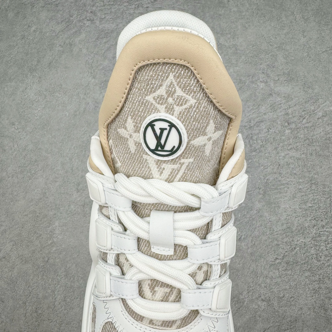 图片[5]-💰440 ＃ZS Louis Vuitton Archlight Sneakers LV Archlight 老爹鞋 2024首发全新糖果系配色！限量款！时尚圈新宠深爱有加，使得大家的目光再一次聚焦到了LV这双老爹鞋身上。受邀Lv 2024早春Trunk show👋。每个拼色的材质都是原版独家定制，与正品一致！采用上抢眼的波浪形鞋底和大型鞋舌，搭载运动气息十足的超弹性跑鞋风格橡胶外底，注目度十足，再配合上由多种高科技布料打造柔软弹力鞋面，并且提供多种色彩选择，包括经典的Monogram 帆布色调，成功在Dad Shoes 热潮中突围而出。推荐入手，让你腿显细到怀疑人生…🕶史上最酷的鞋谁穿谁回头率爆表，后跟增高约5.5cm，大底最高厚度约8mm面料:环保TPU和进口牛皮拼接内里:牛皮内里大底:  抽真空发泡和TPU组合大底 Size：35 36 37 38 39 40 编码：by5936010-运动鞋