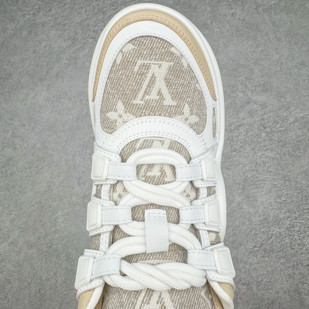 图片[4]-💰440 ＃ZS Louis Vuitton Archlight Sneakers LV Archlight 老爹鞋 2024首发全新糖果系配色！限量款！时尚圈新宠深爱有加，使得大家的目光再一次聚焦到了LV这双老爹鞋身上。受邀Lv 2024早春Trunk show👋。每个拼色的材质都是原版独家定制，与正品一致！采用上抢眼的波浪形鞋底和大型鞋舌，搭载运动气息十足的超弹性跑鞋风格橡胶外底，注目度十足，再配合上由多种高科技布料打造柔软弹力鞋面，并且提供多种色彩选择，包括经典的Monogram 帆布色调，成功在Dad Shoes 热潮中突围而出。推荐入手，让你腿显细到怀疑人生…🕶史上最酷的鞋谁穿谁回头率爆表，后跟增高约5.5cm，大底最高厚度约8mm面料:环保TPU和进口牛皮拼接内里:牛皮内里大底:  抽真空发泡和TPU组合大底 Size：35 36 37 38 39 40 编码：by5936010-运动鞋